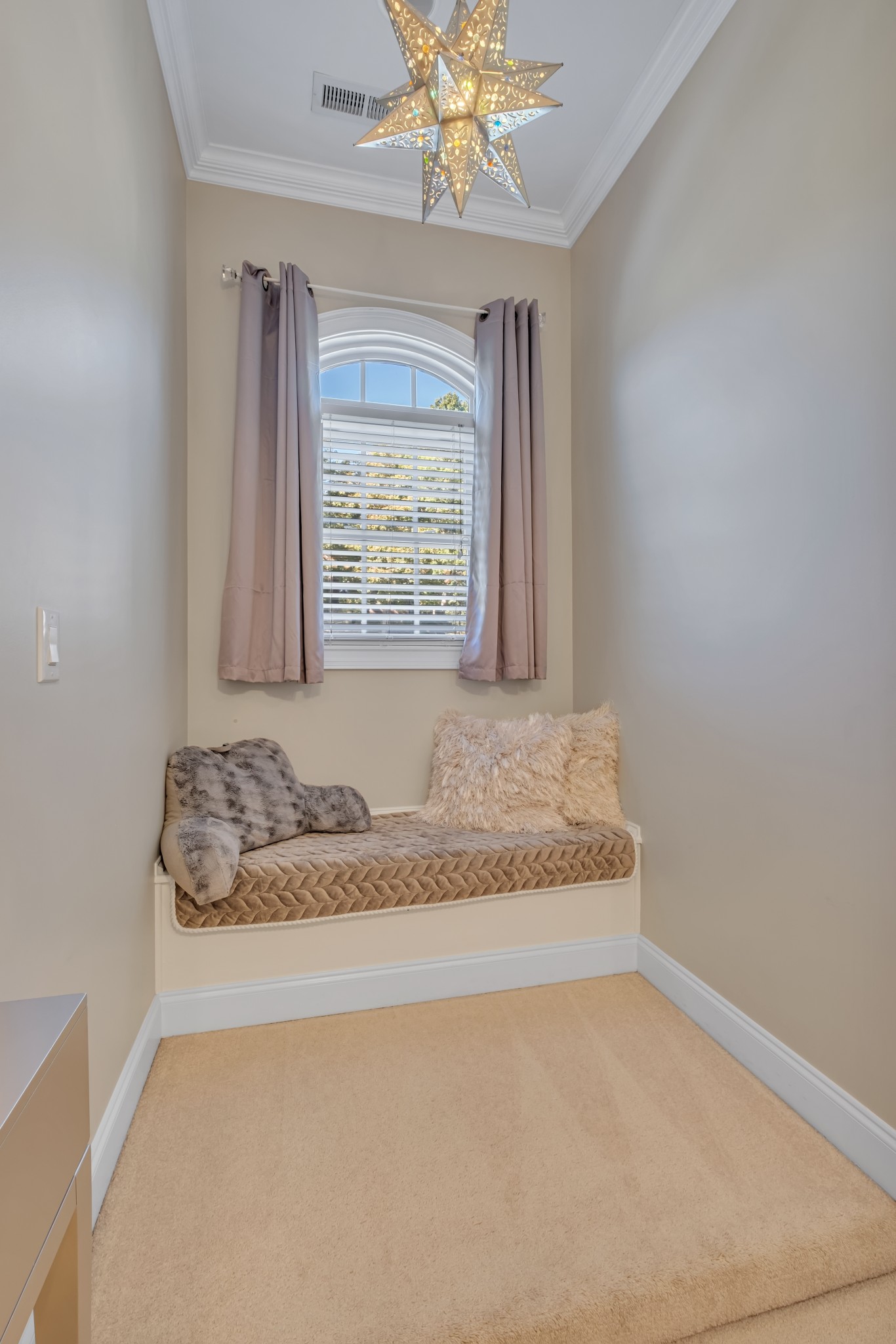 808 Aldwych Circle