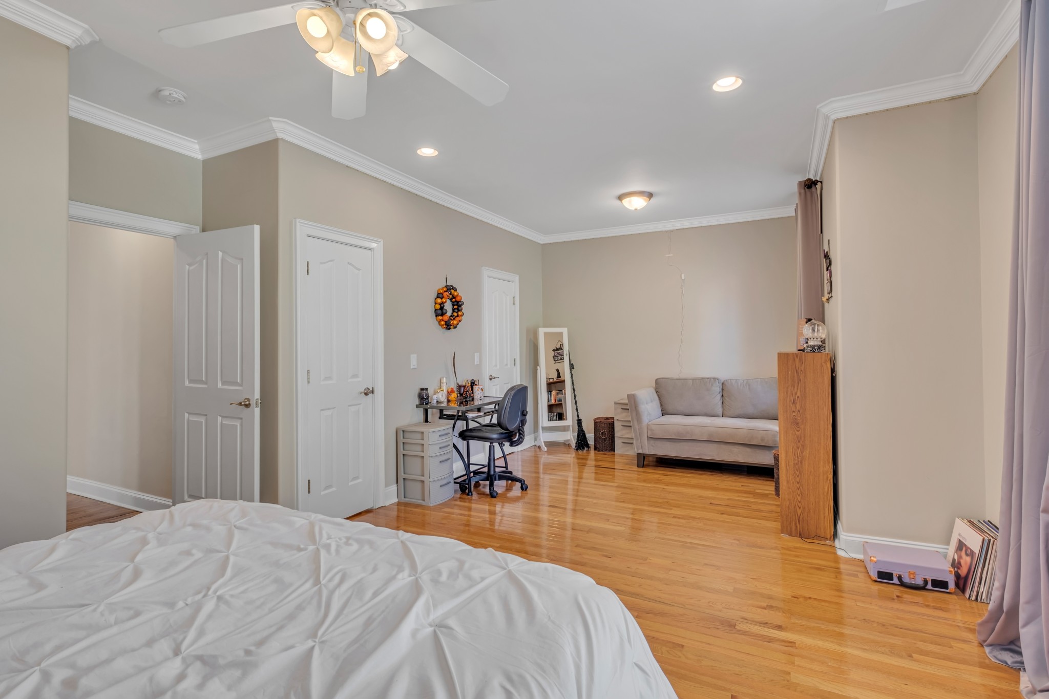 808 Aldwych Circle