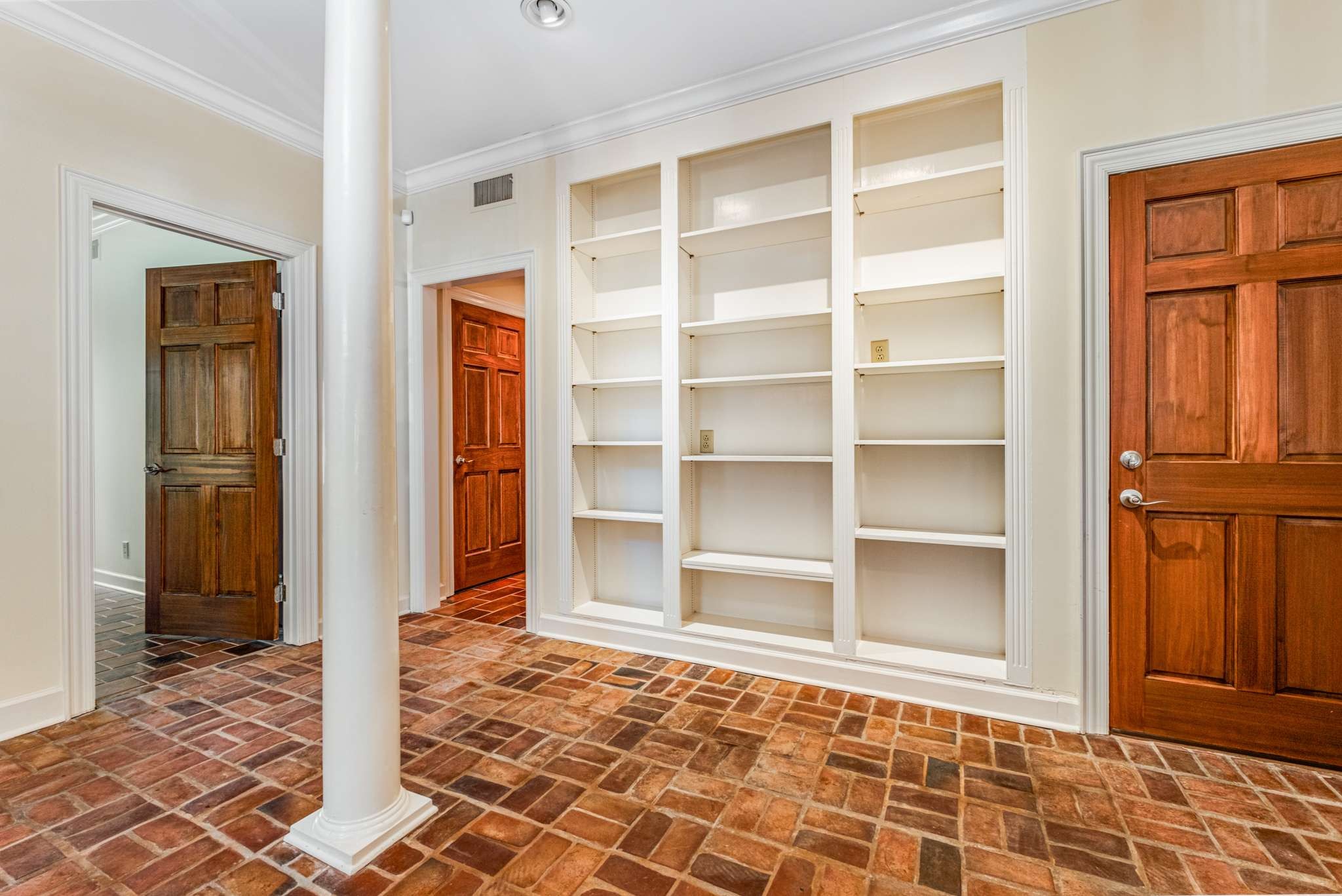 193 Moultrie Park
