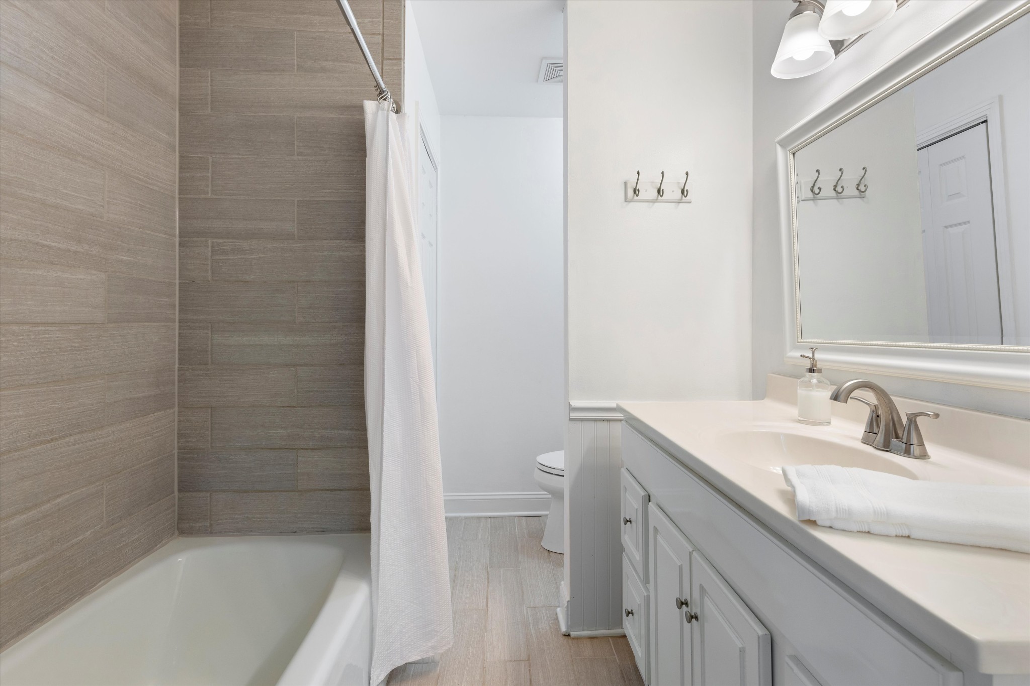 4016 Port Jamaica Ct