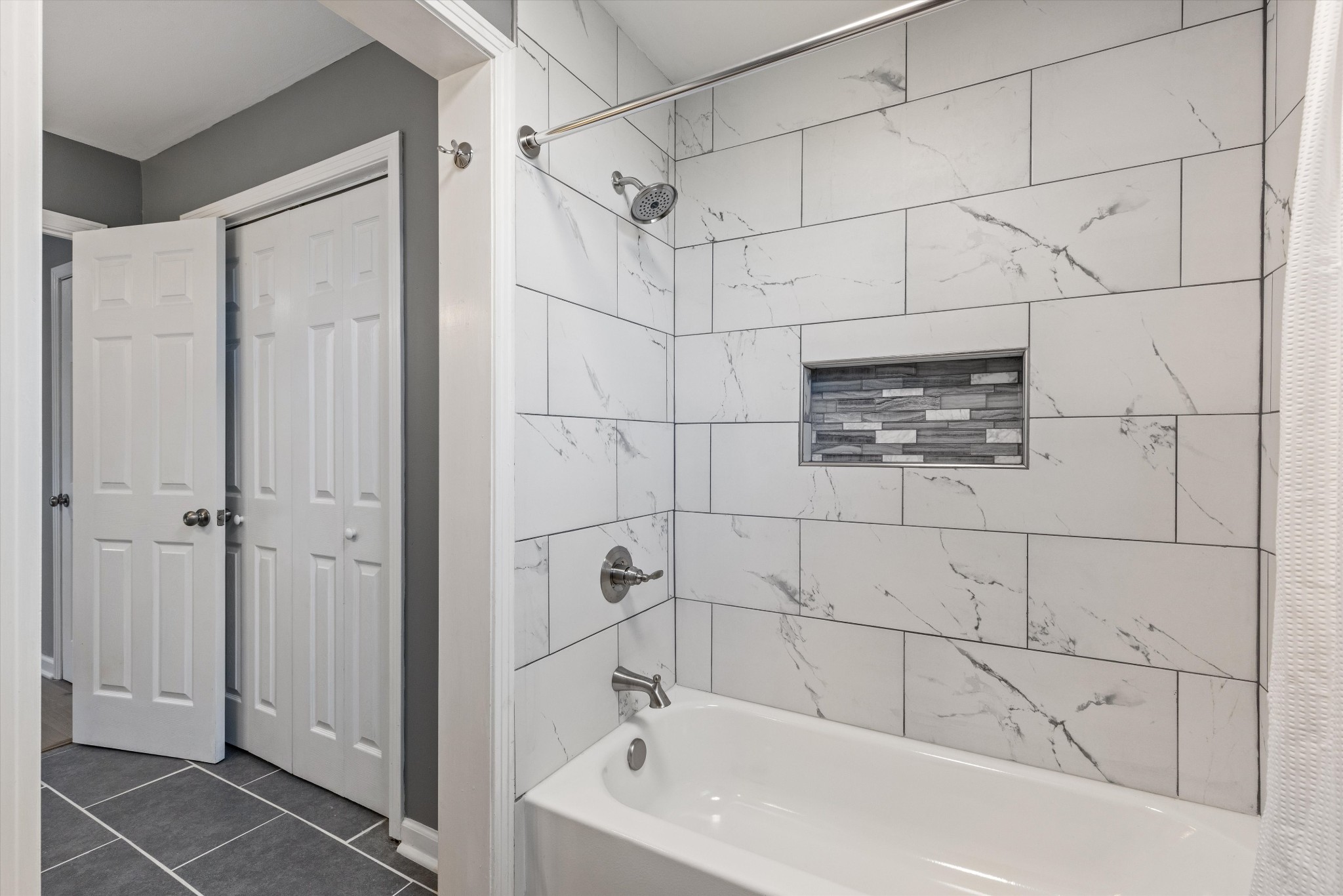 4016 Port Jamaica Ct