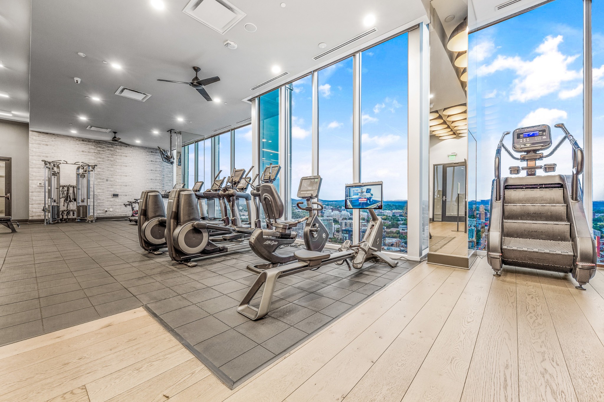 1616 West End Ave Unit: 2302
