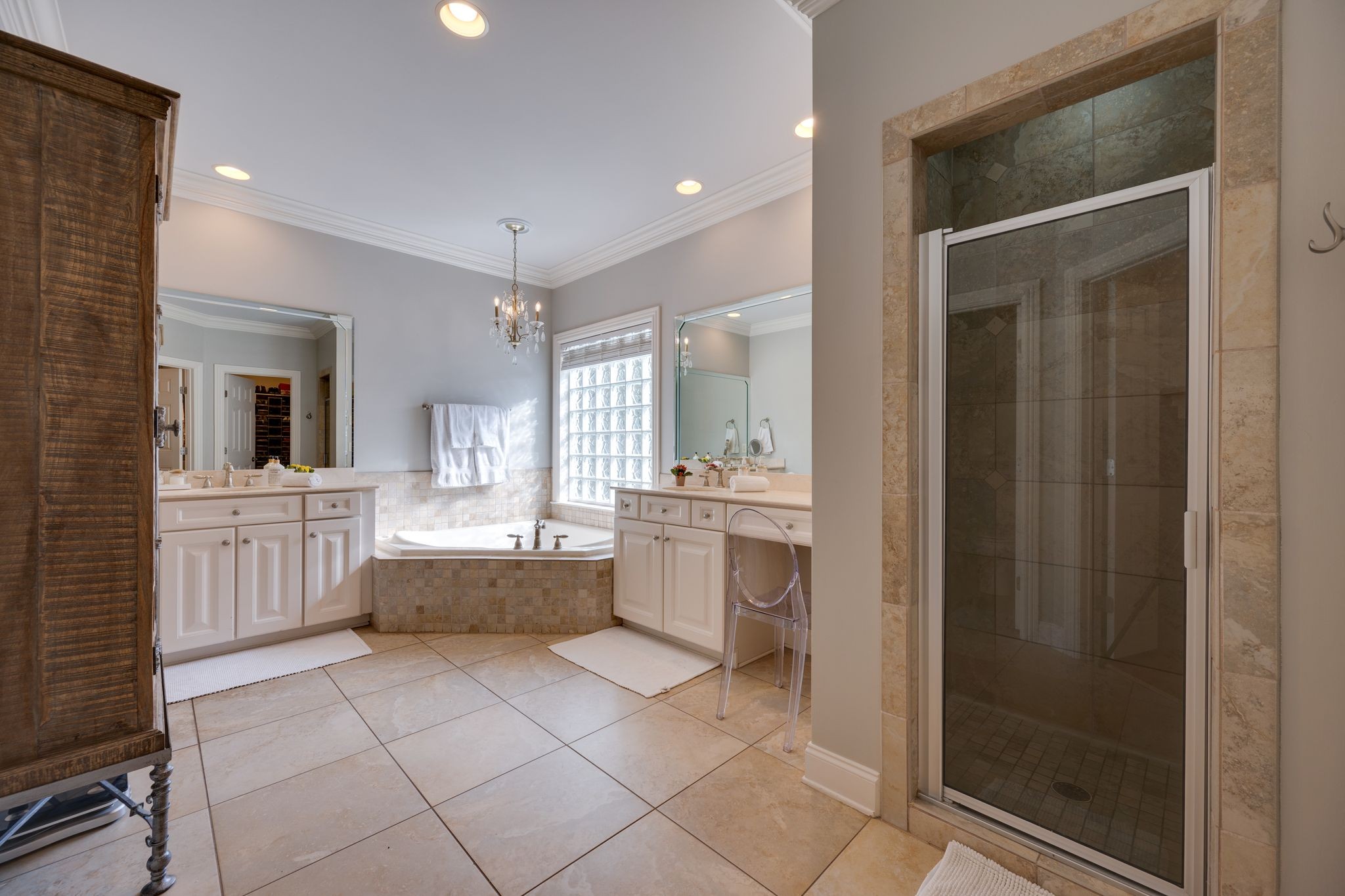 1107 Vaughn Crest Dr