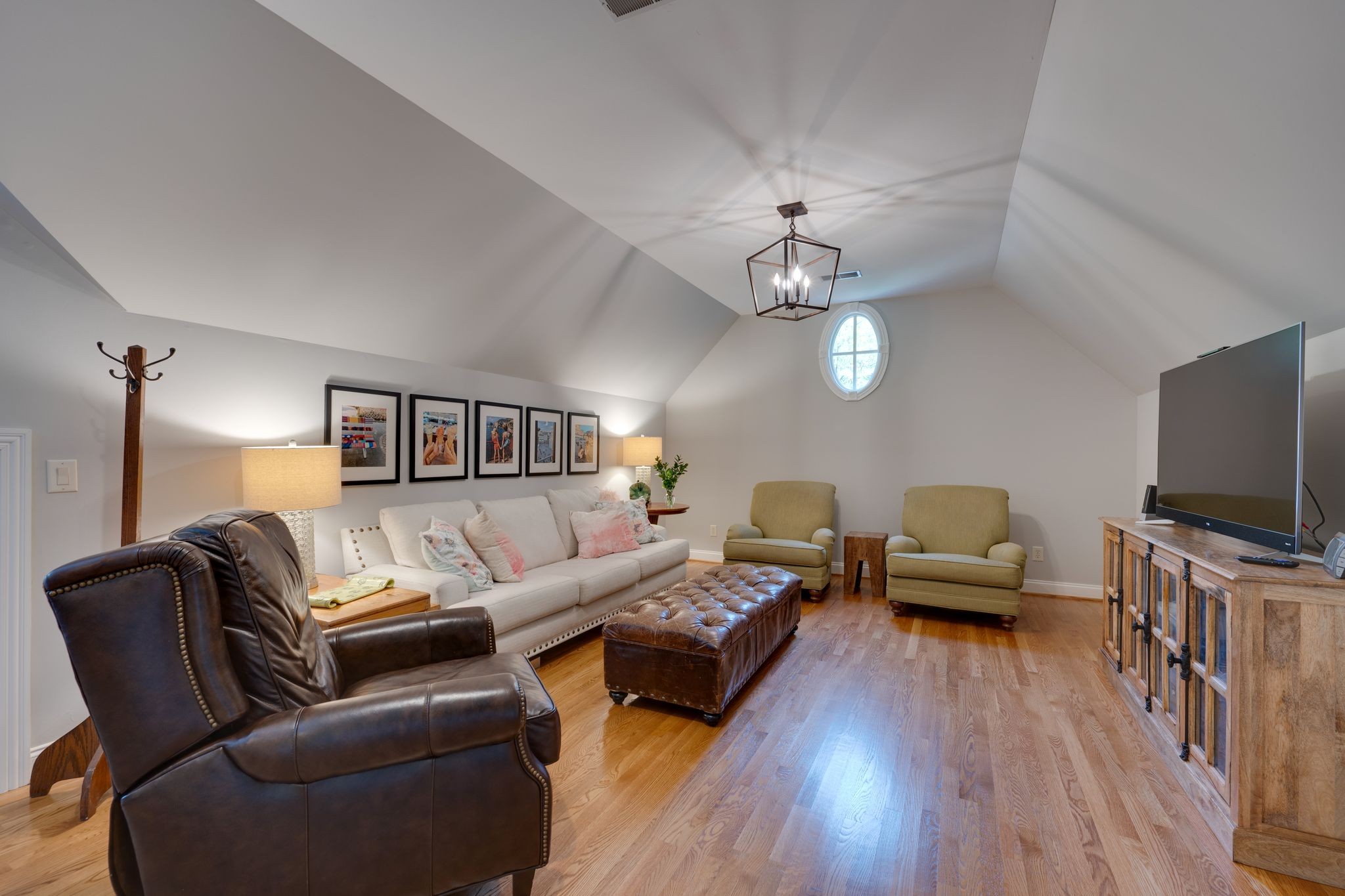1107 Vaughn Crest Dr