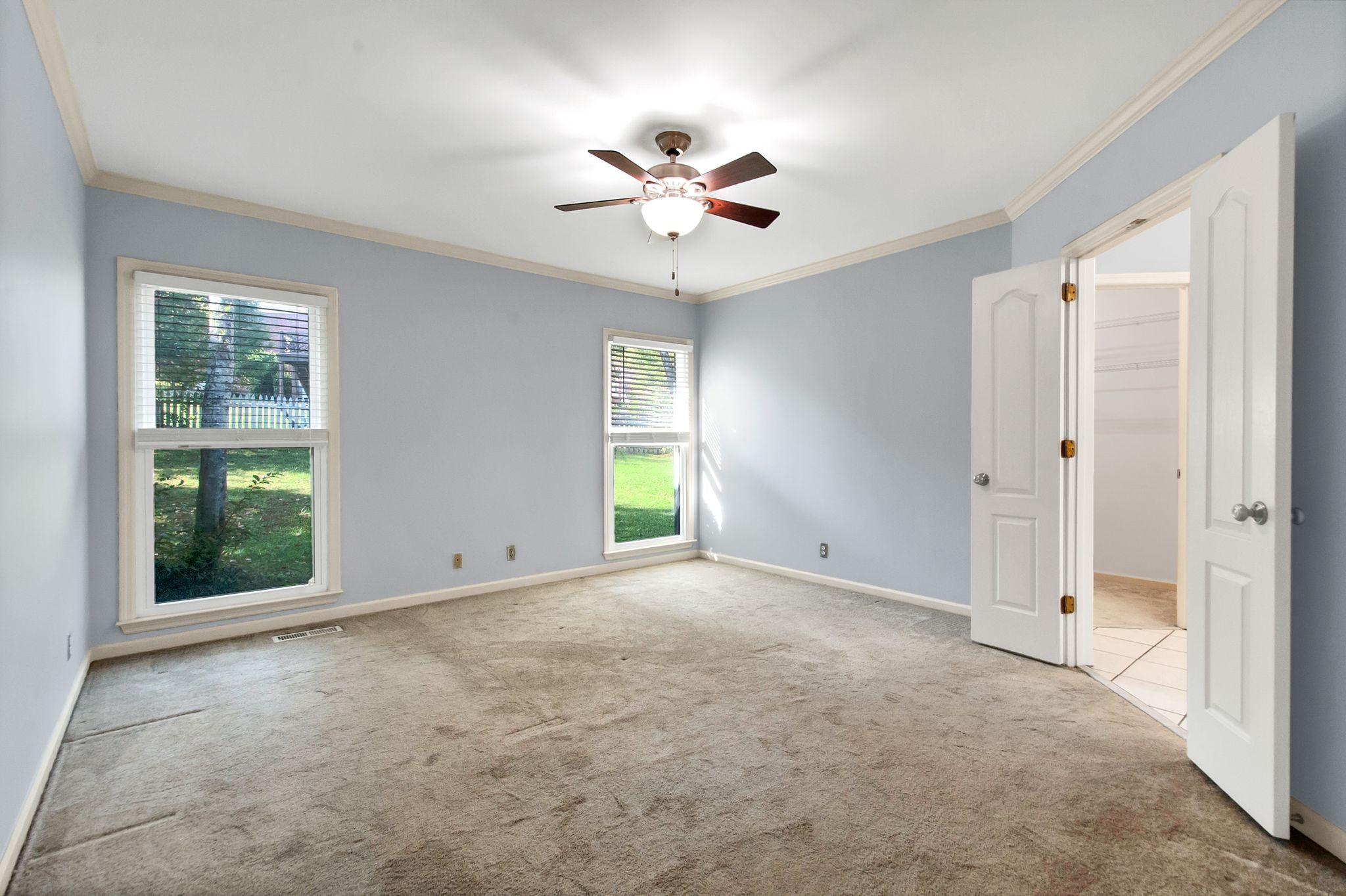 605 S Riverbend Ct