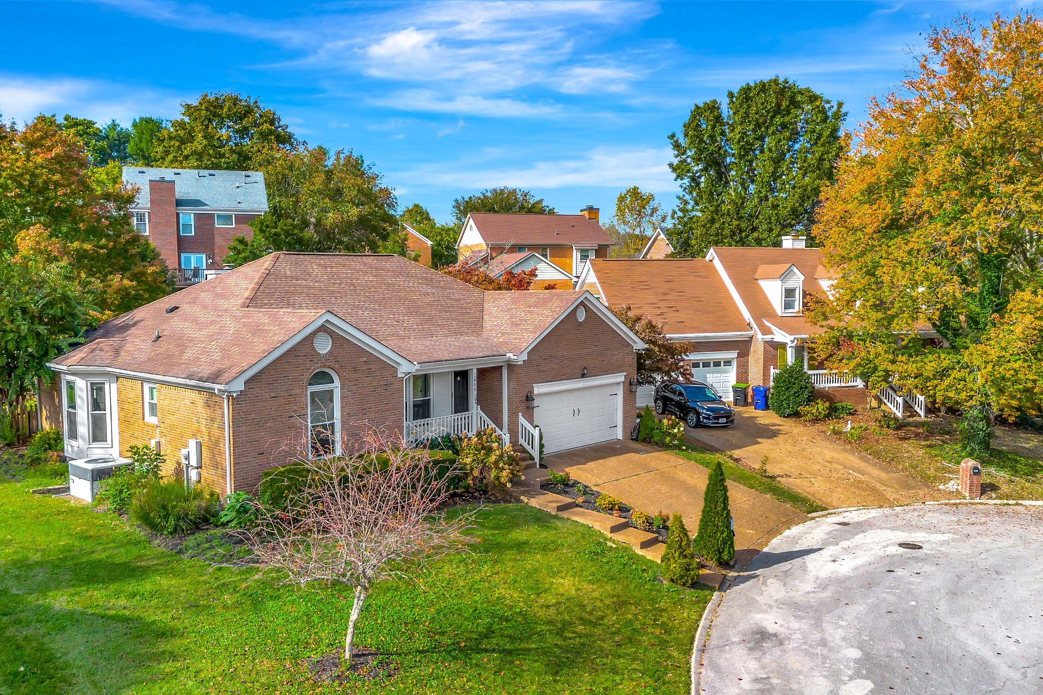605 S Riverbend Ct