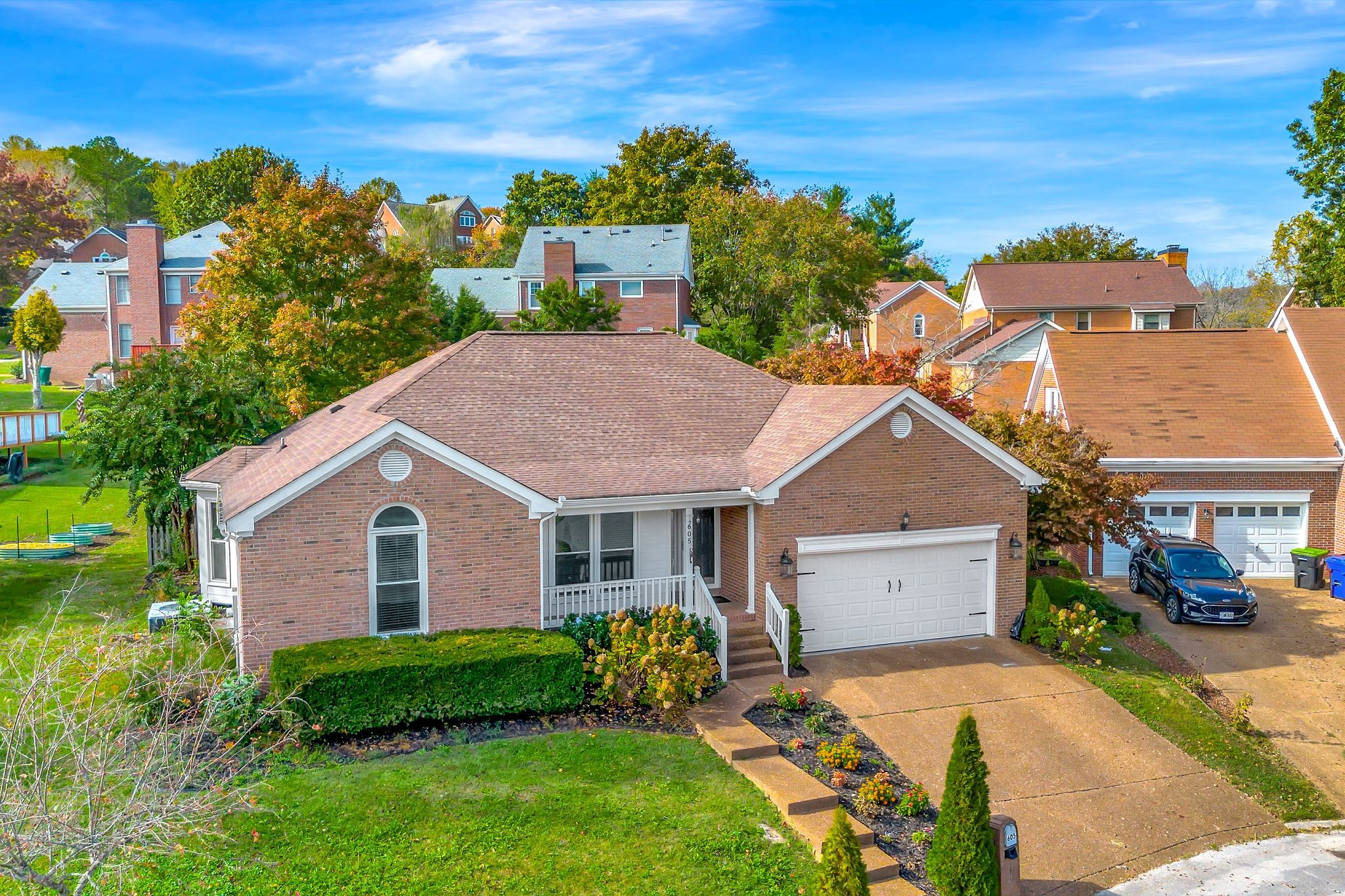 605 S Riverbend Ct