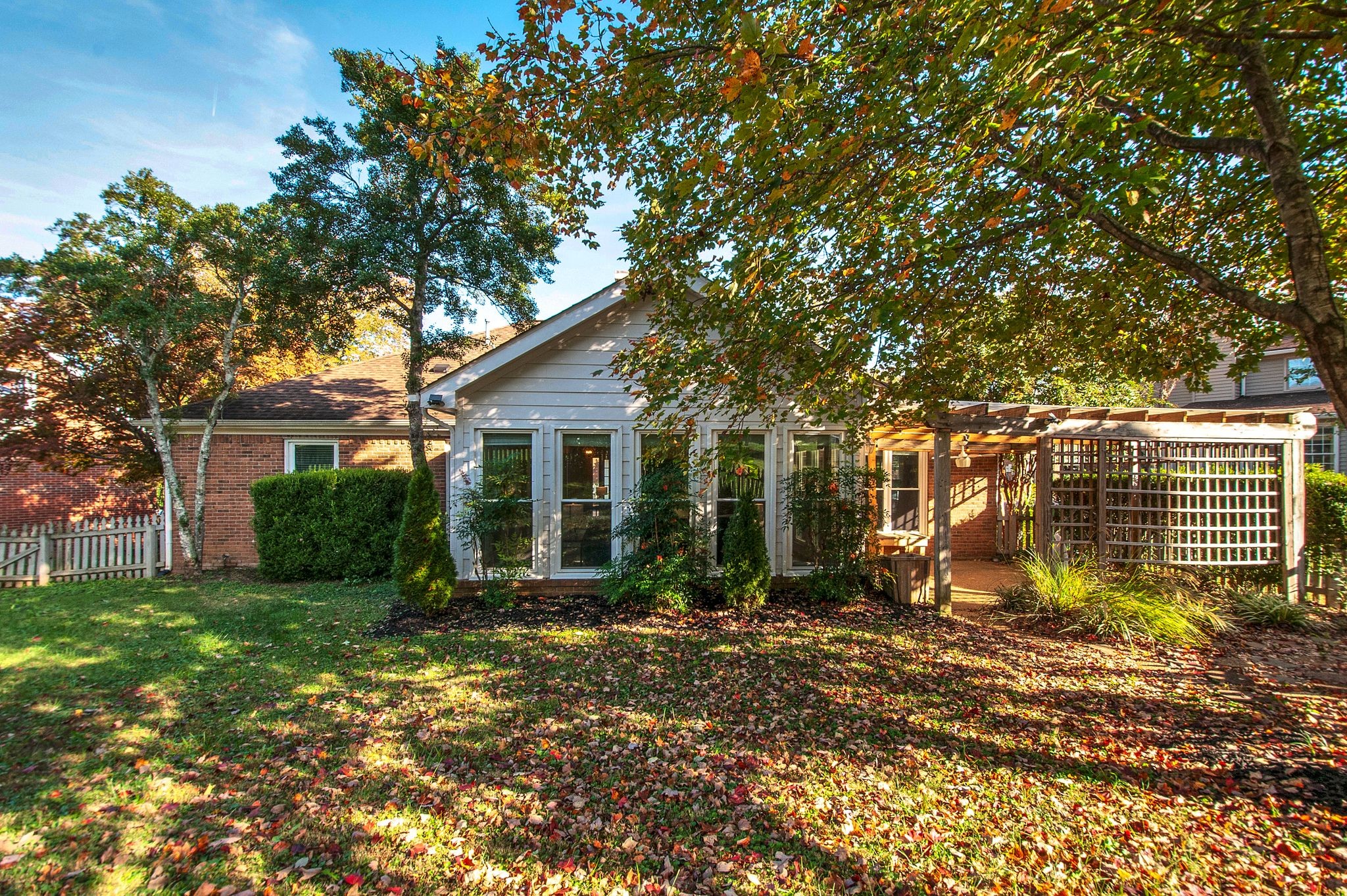 605 S Riverbend Ct