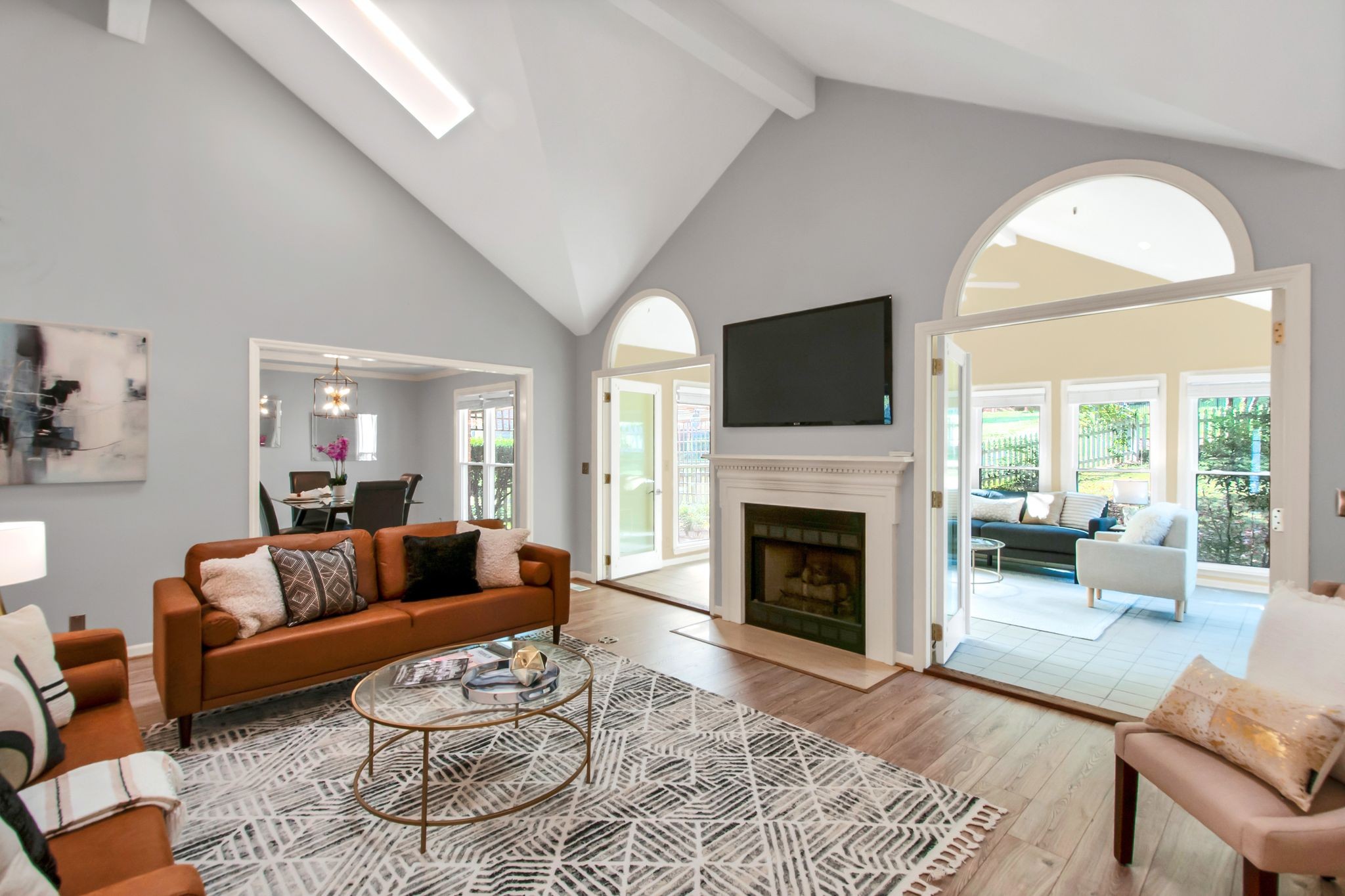 605 S Riverbend Ct