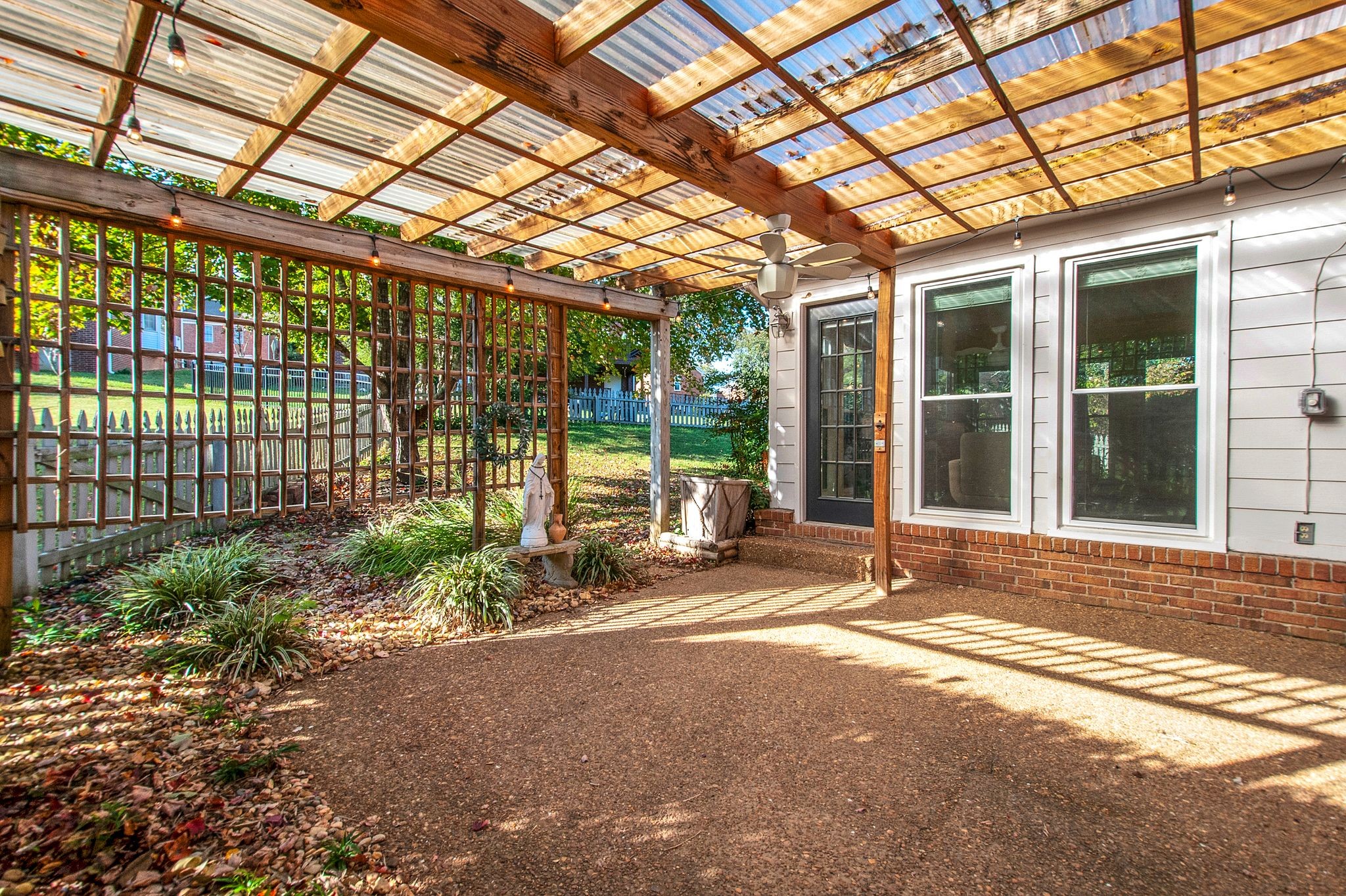 605 S Riverbend Ct