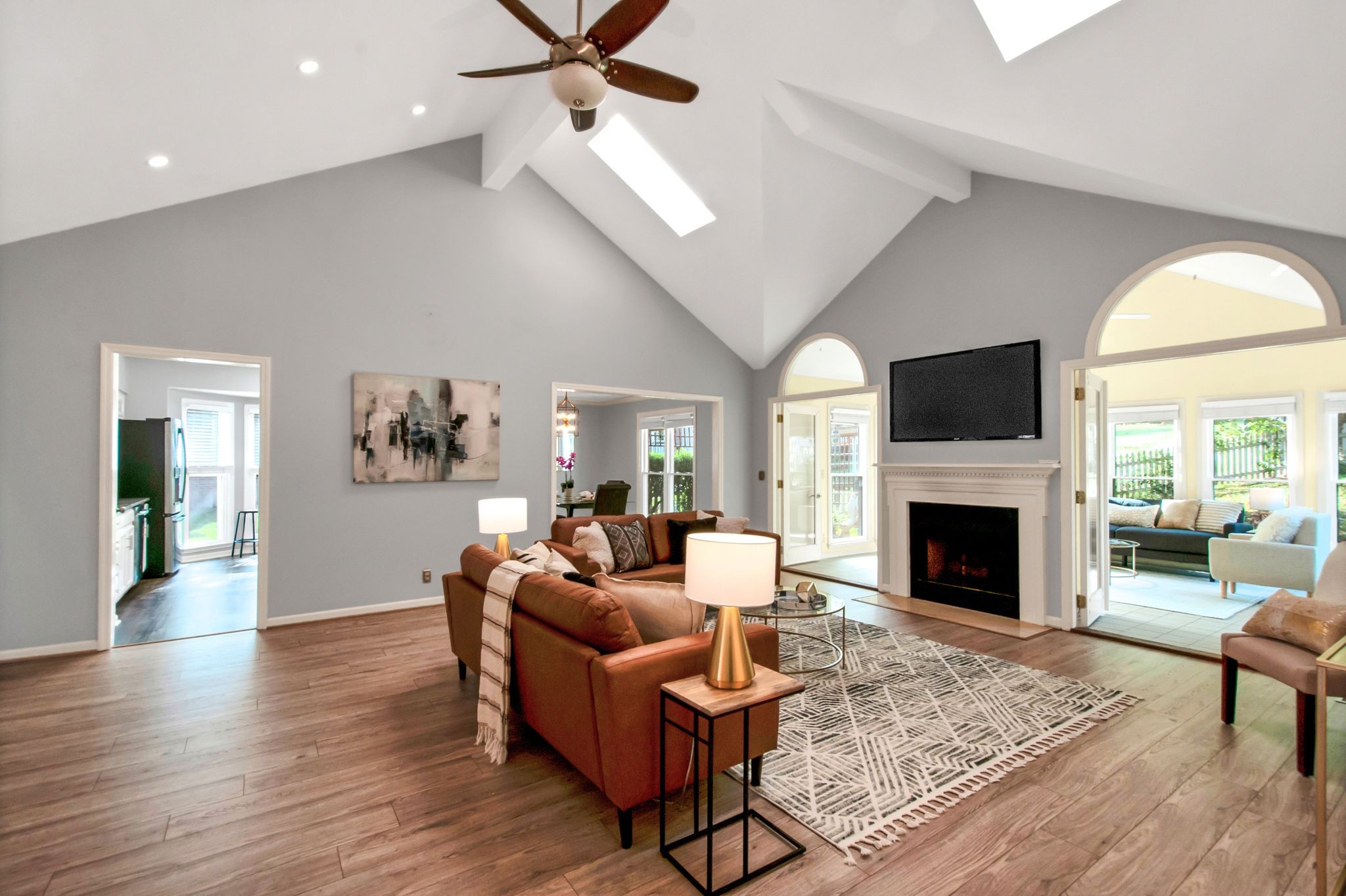 605 S Riverbend Ct
