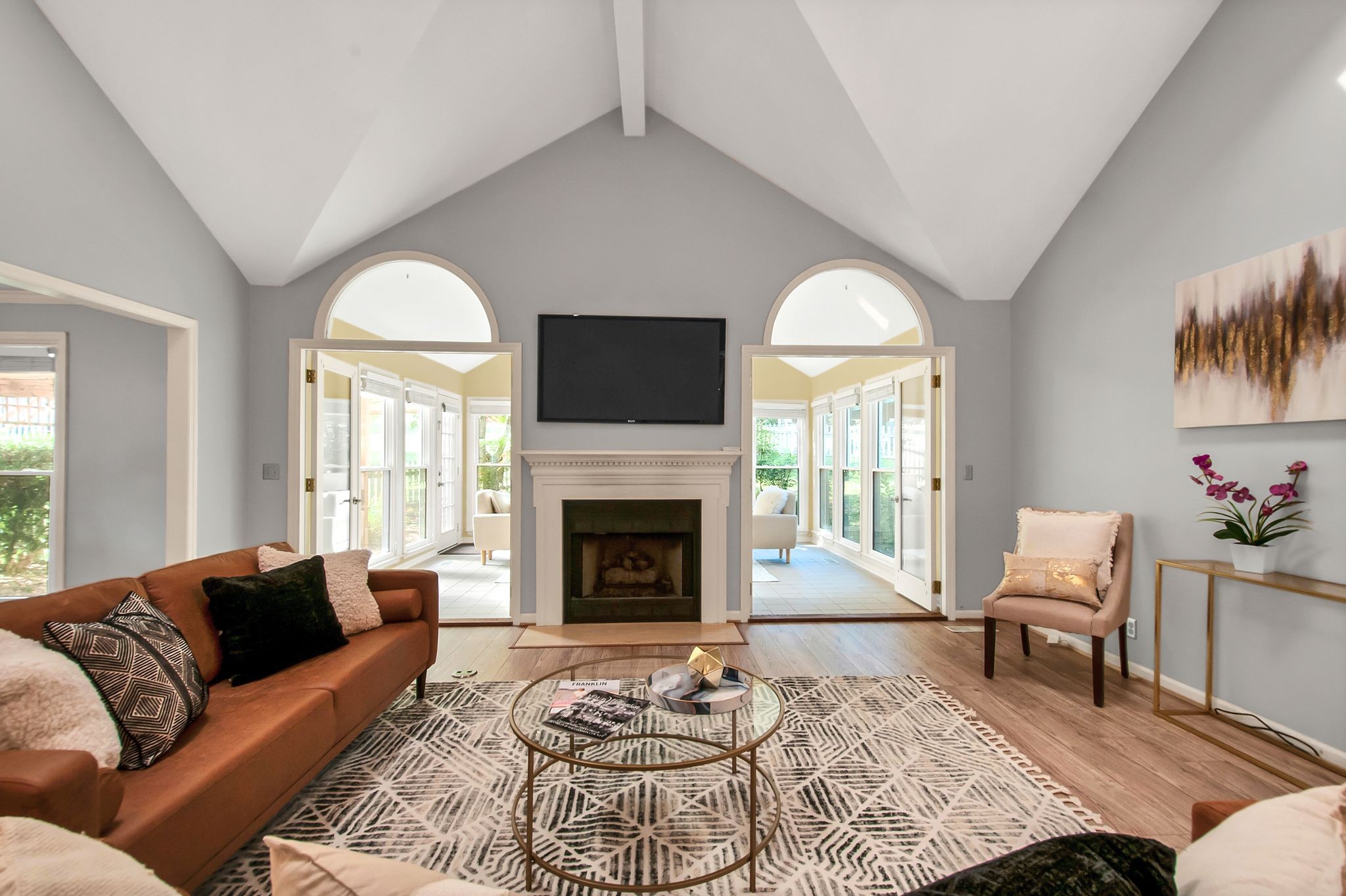 605 S Riverbend Ct