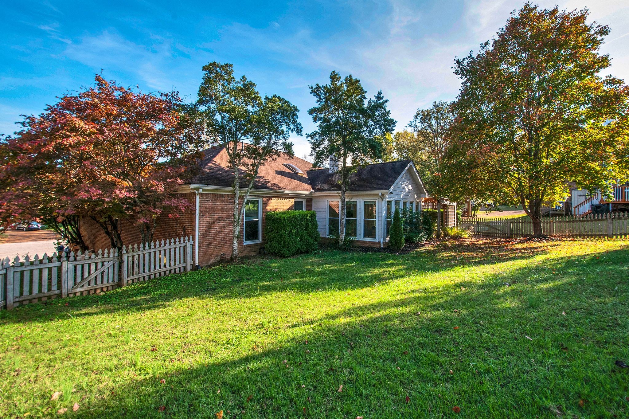605 S Riverbend Ct
