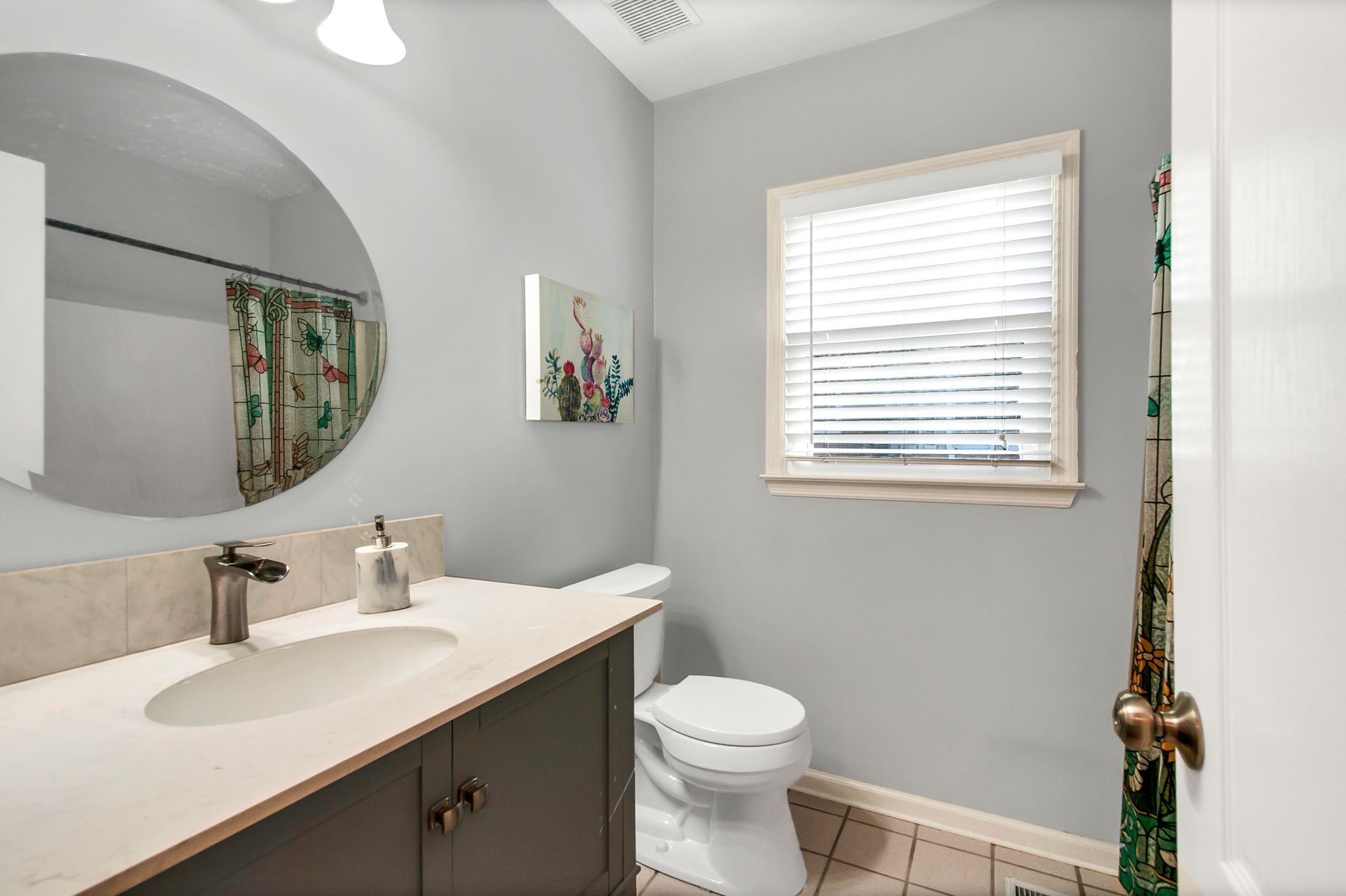605 S Riverbend Ct