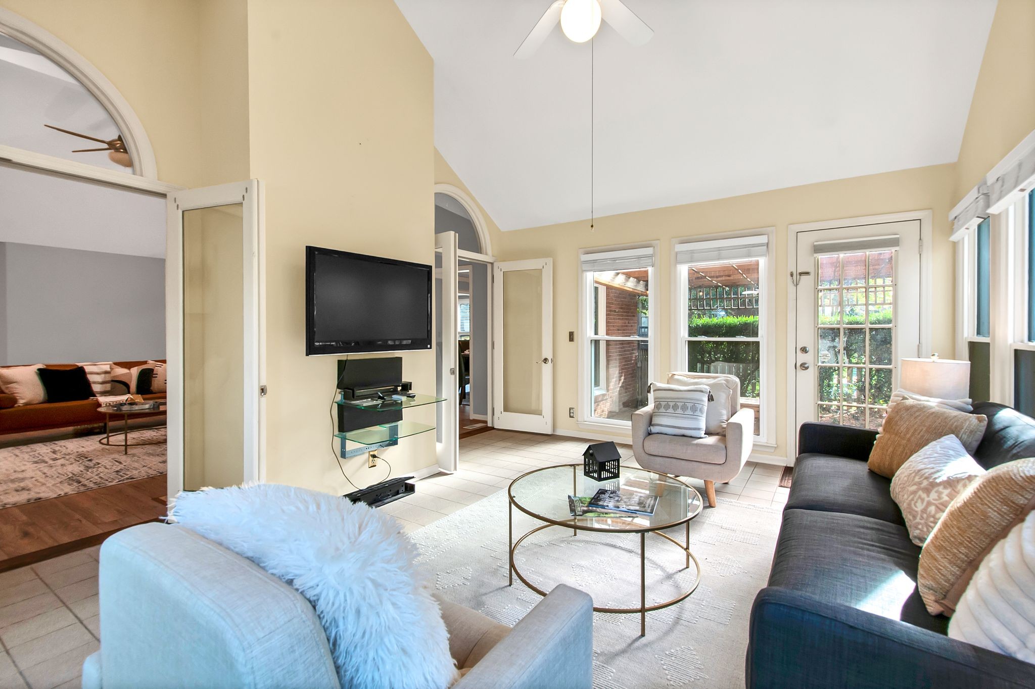 605 S Riverbend Ct