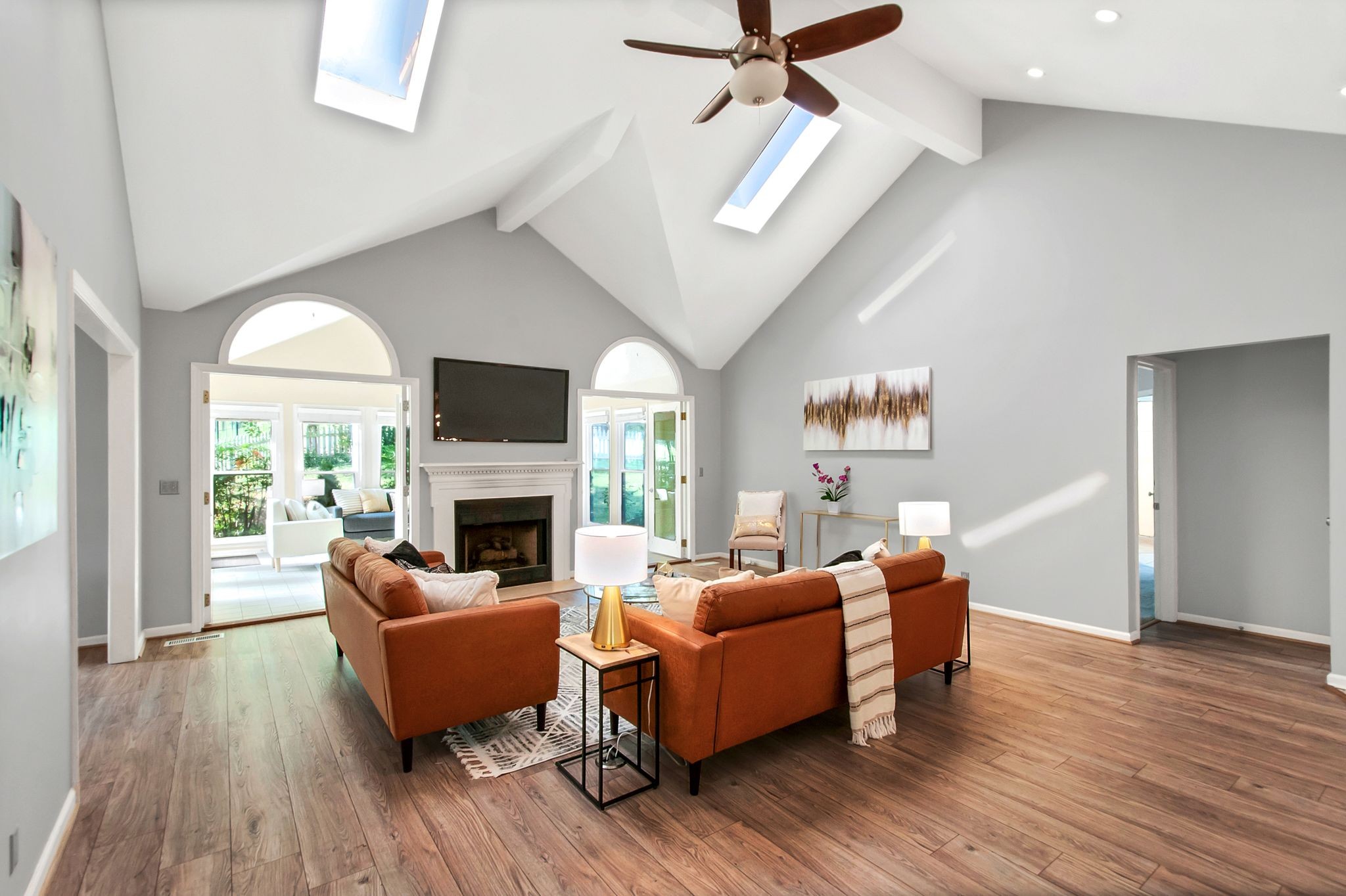 605 S Riverbend Ct