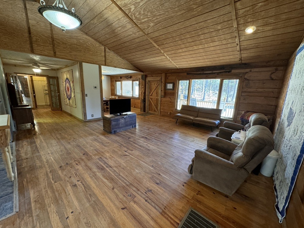 1215 Company Farm Rd