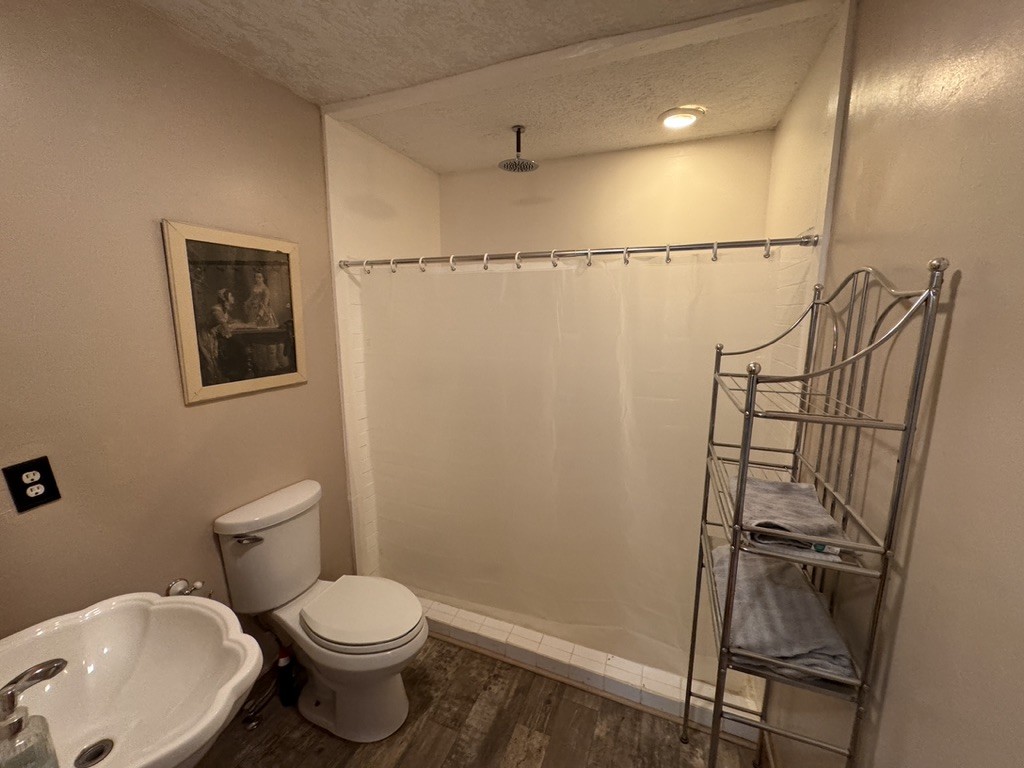 1215 Company Farm Rd