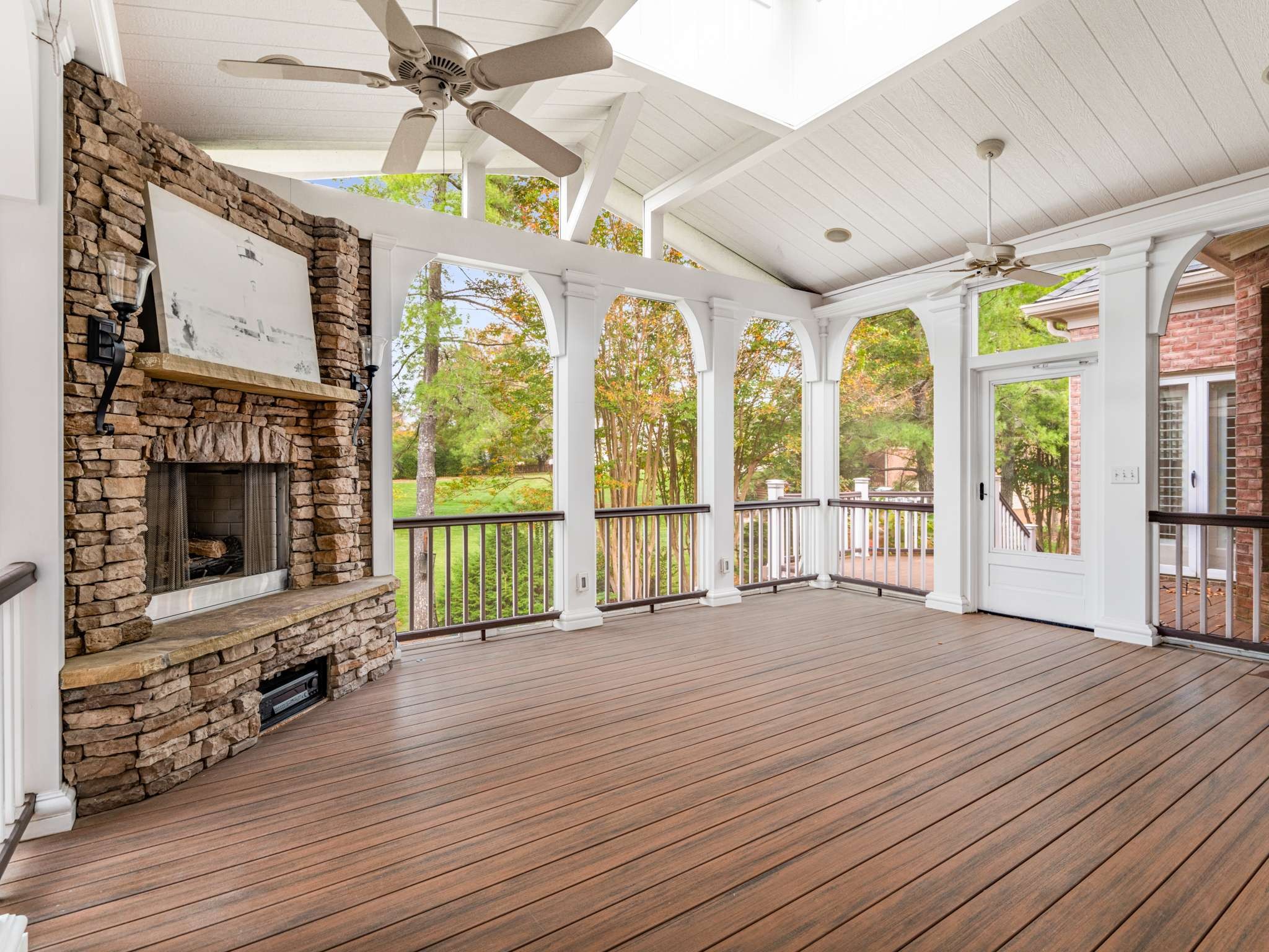 525 Dekemont Lane
