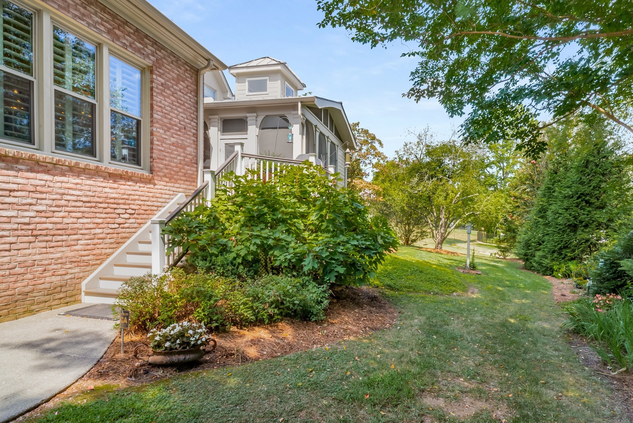 525 Dekemont Lane