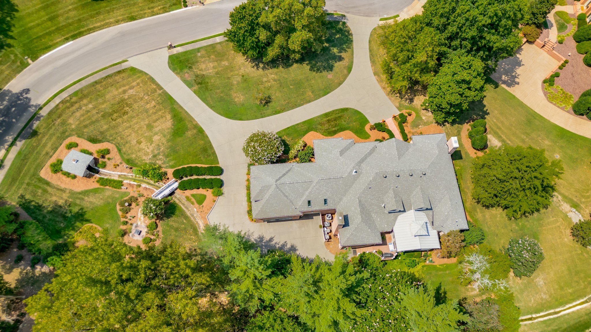 525 Dekemont Lane