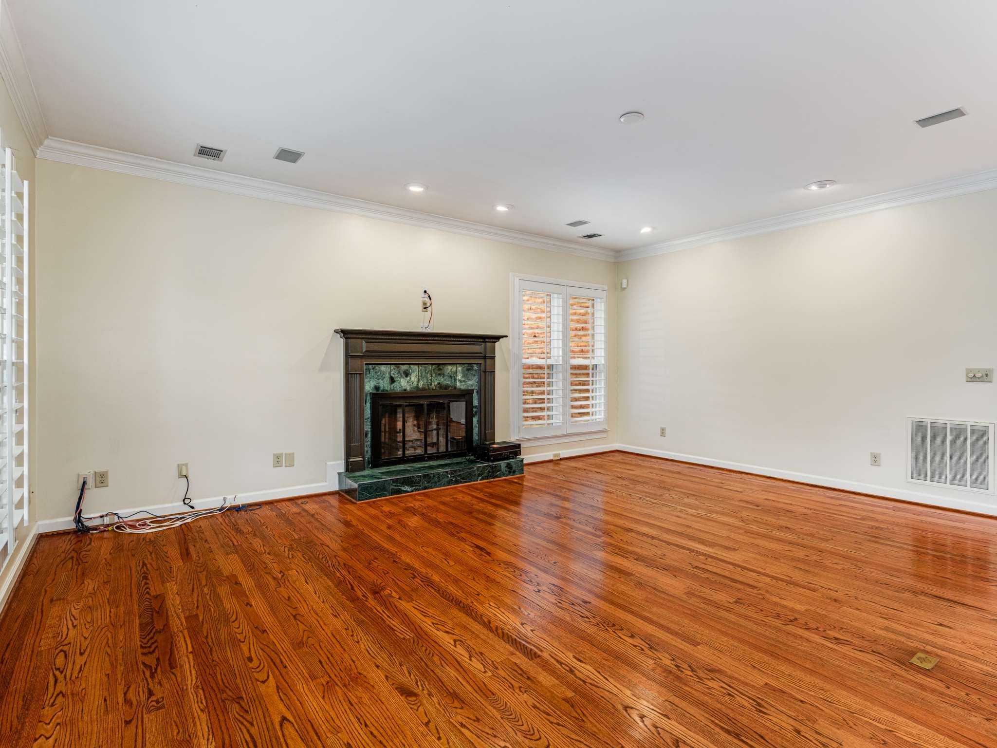 525 Dekemont Lane