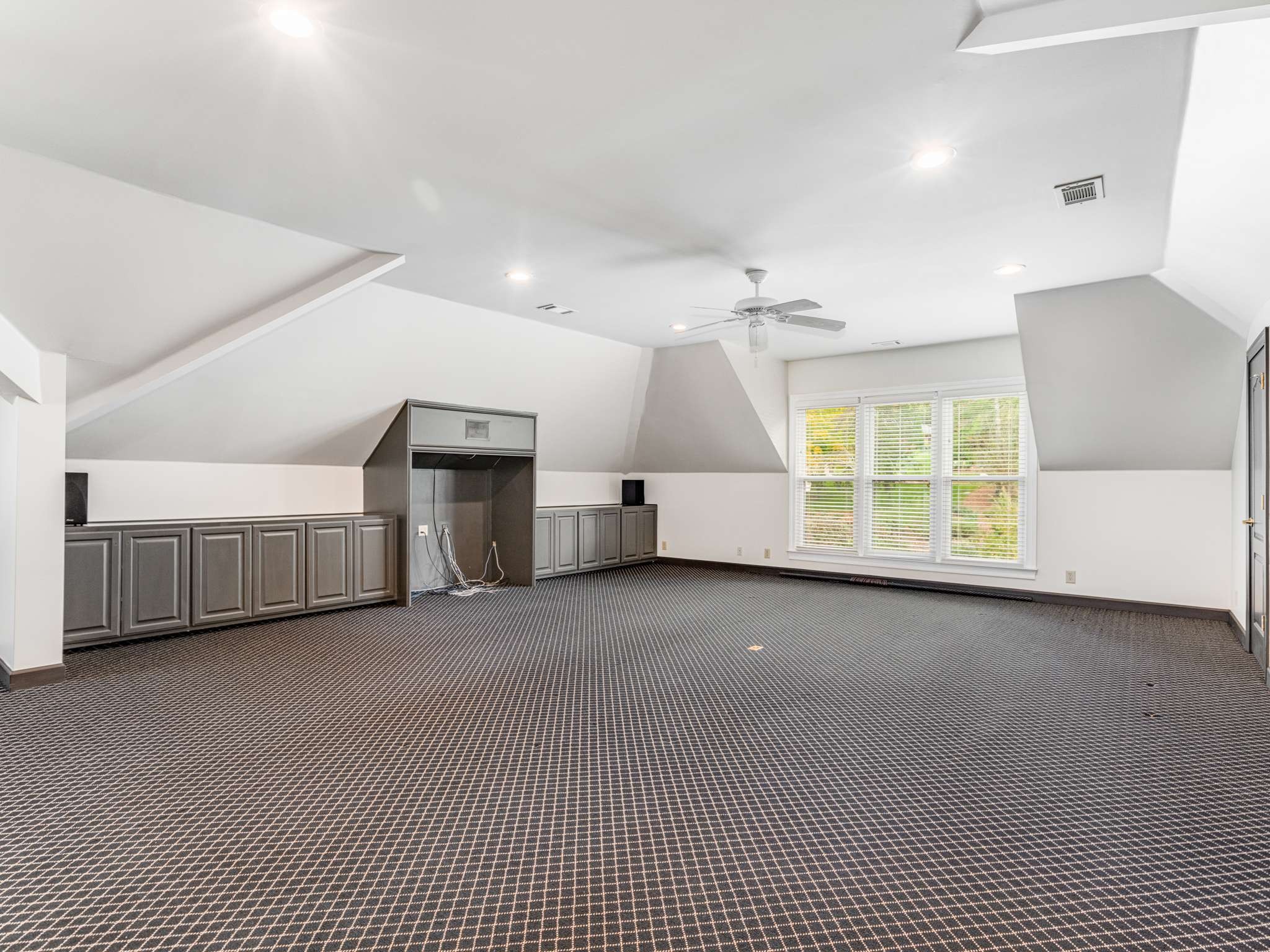 525 Dekemont Lane