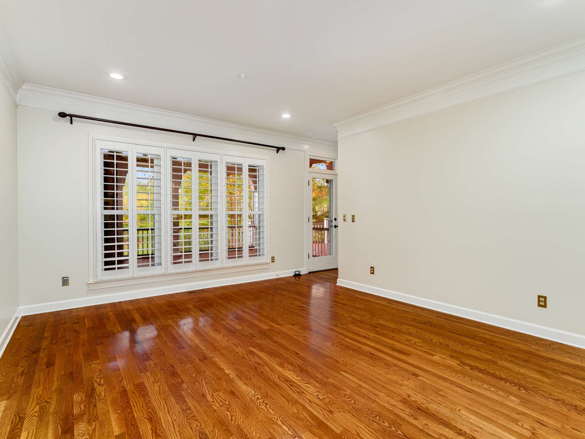 525 Dekemont Lane