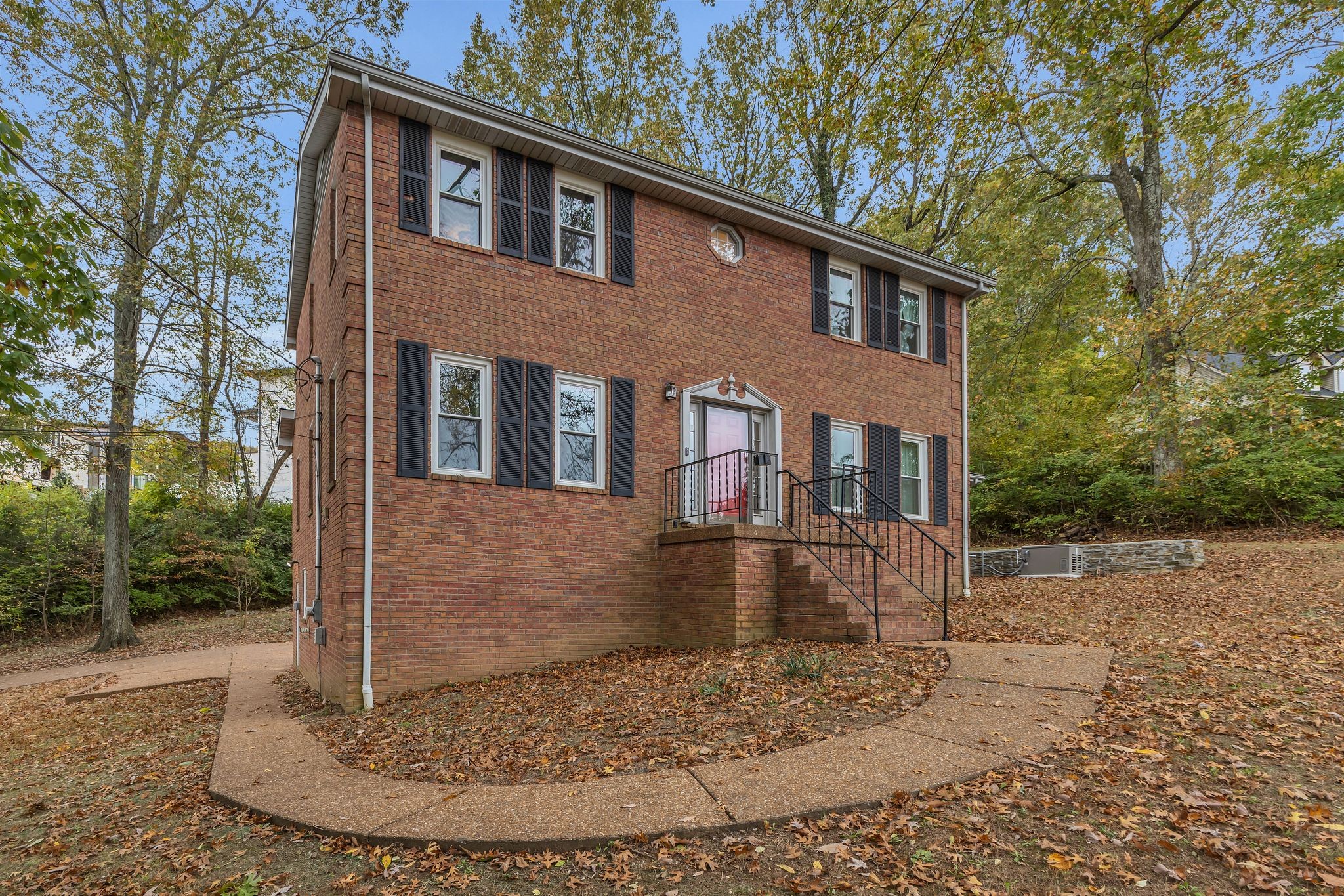 5921 Woodland Hills Dr