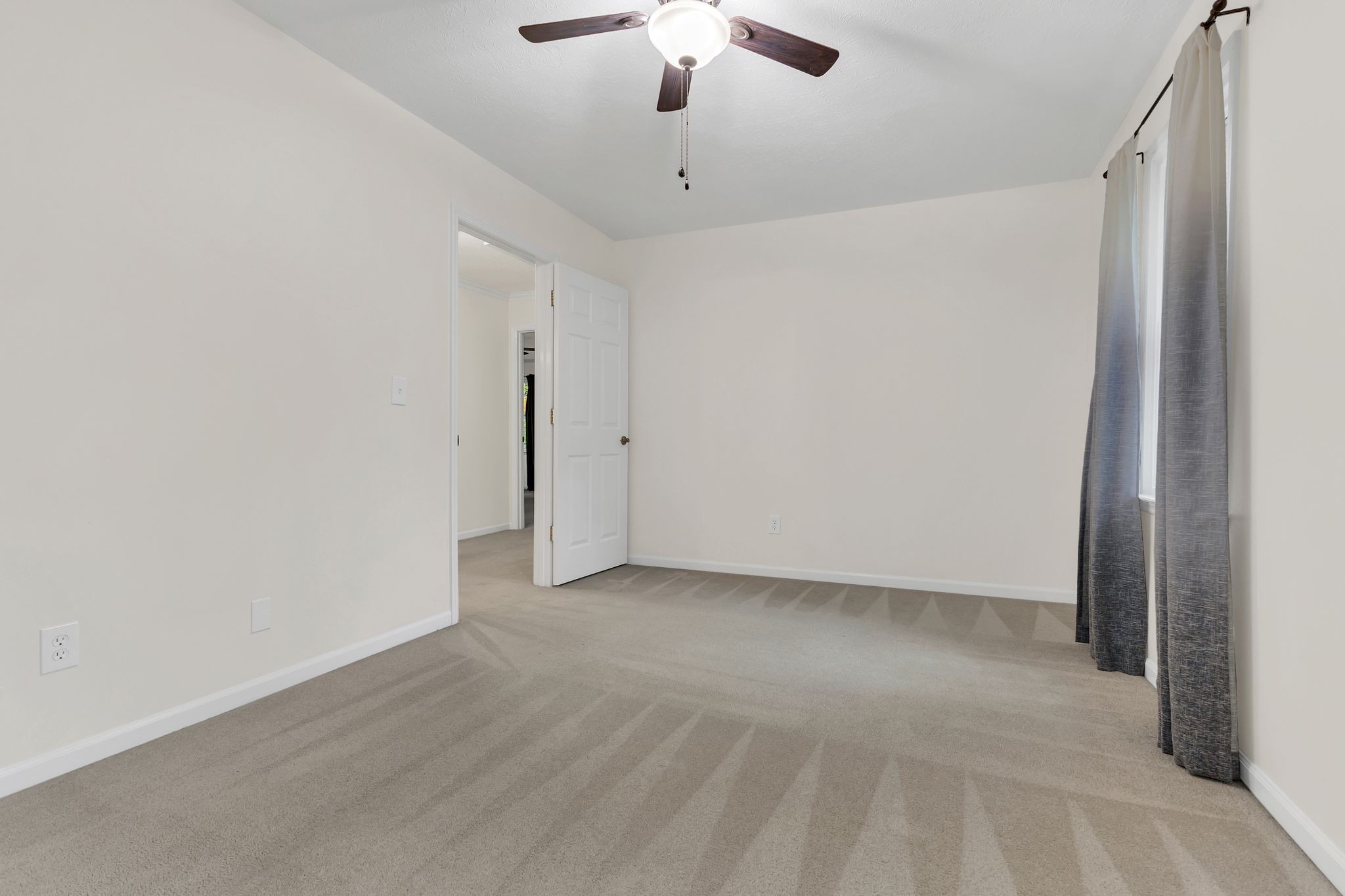 5921 Woodland Hills Dr