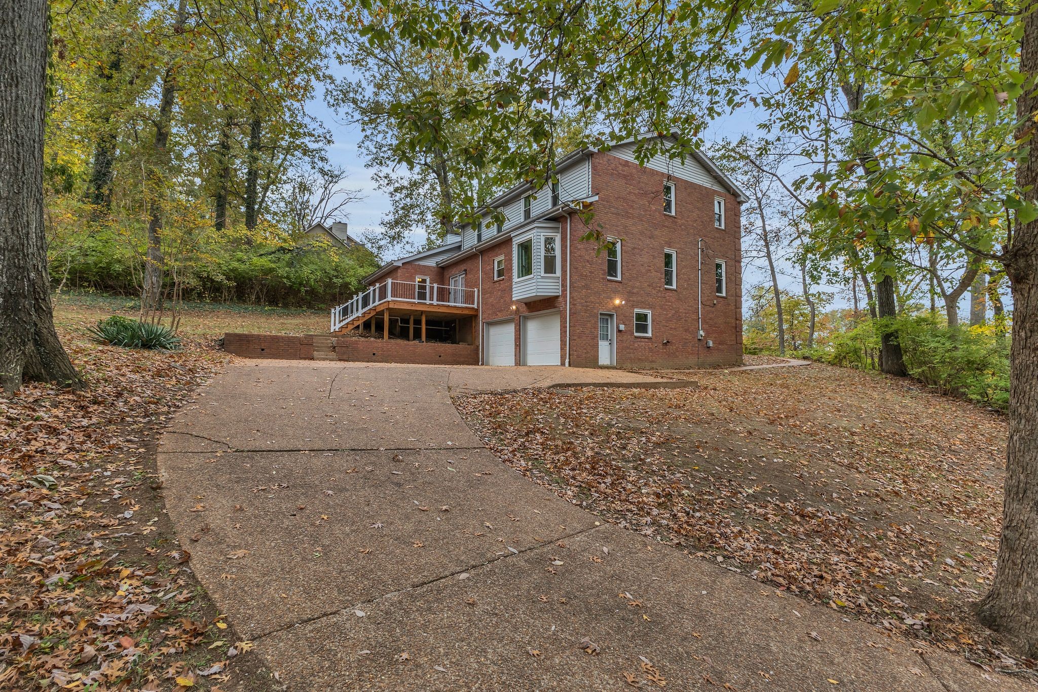 5921 Woodland Hills Dr