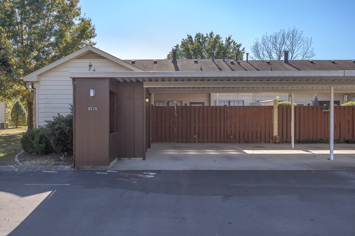 8578 Sawyer Brown Rd