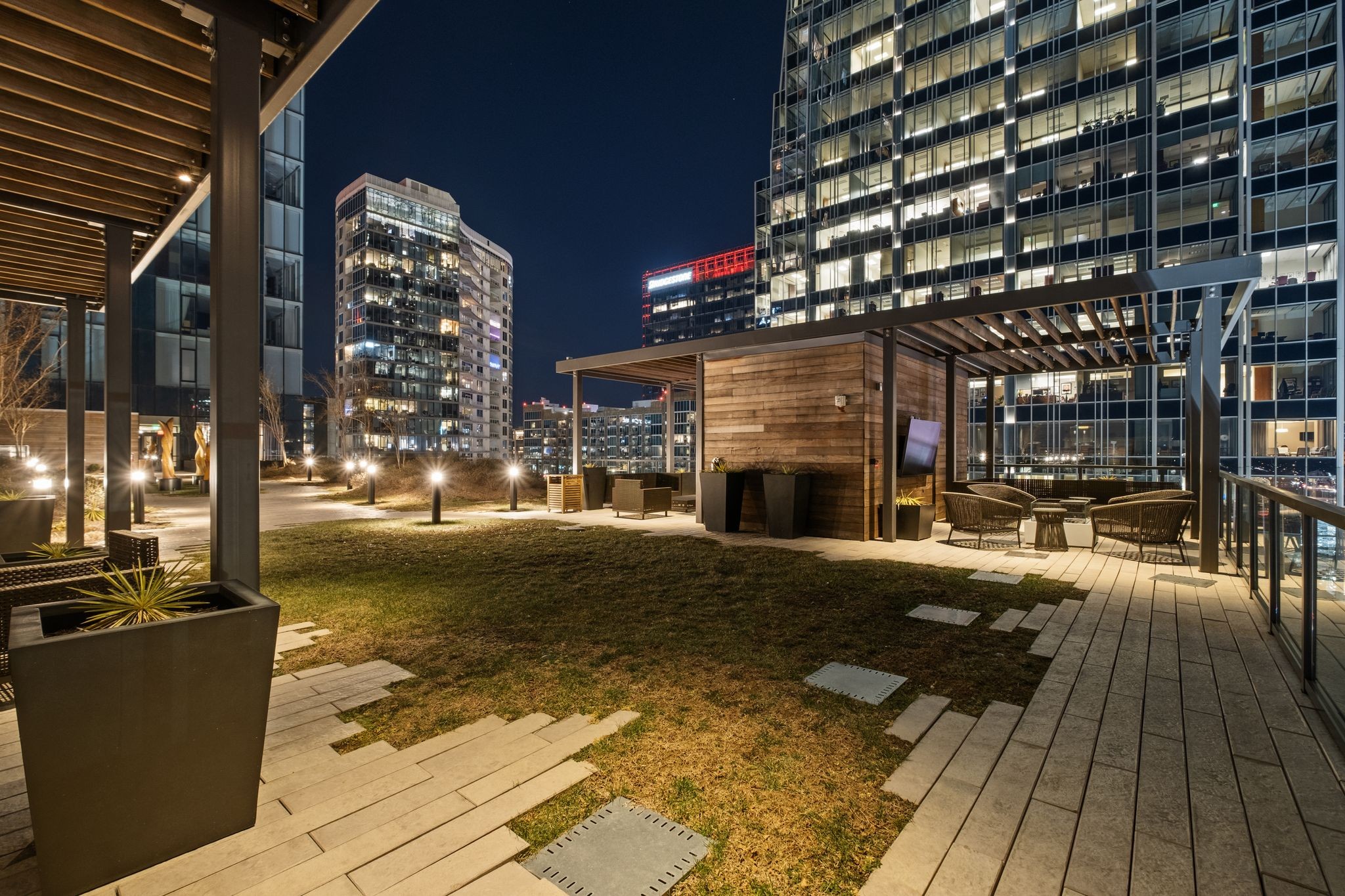 160 2nd Ave, S Unit: 2704