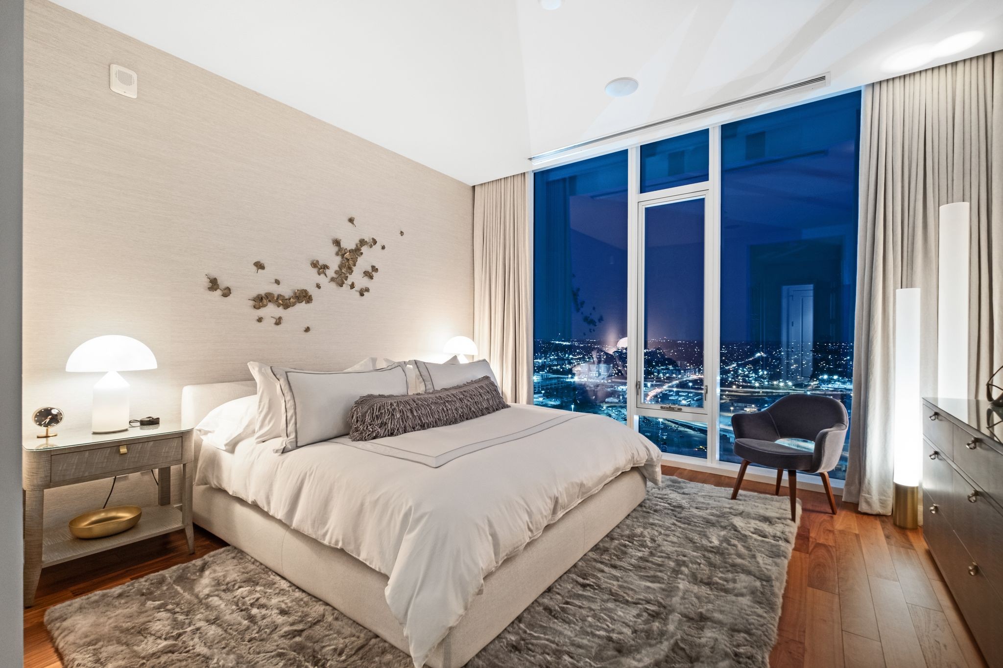 160 2nd Ave, S Unit: 2704