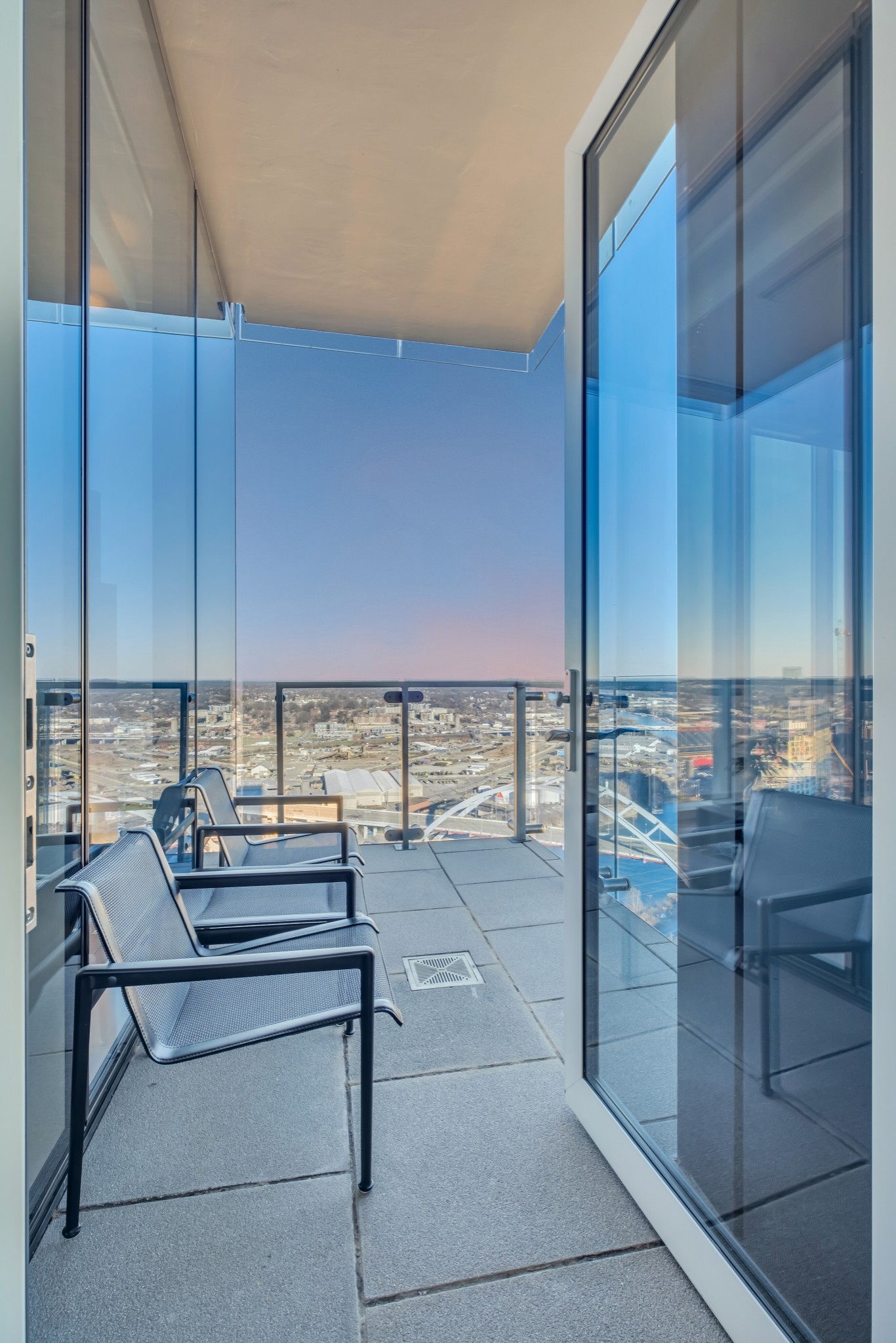 160 2nd Ave, S Unit: 2704