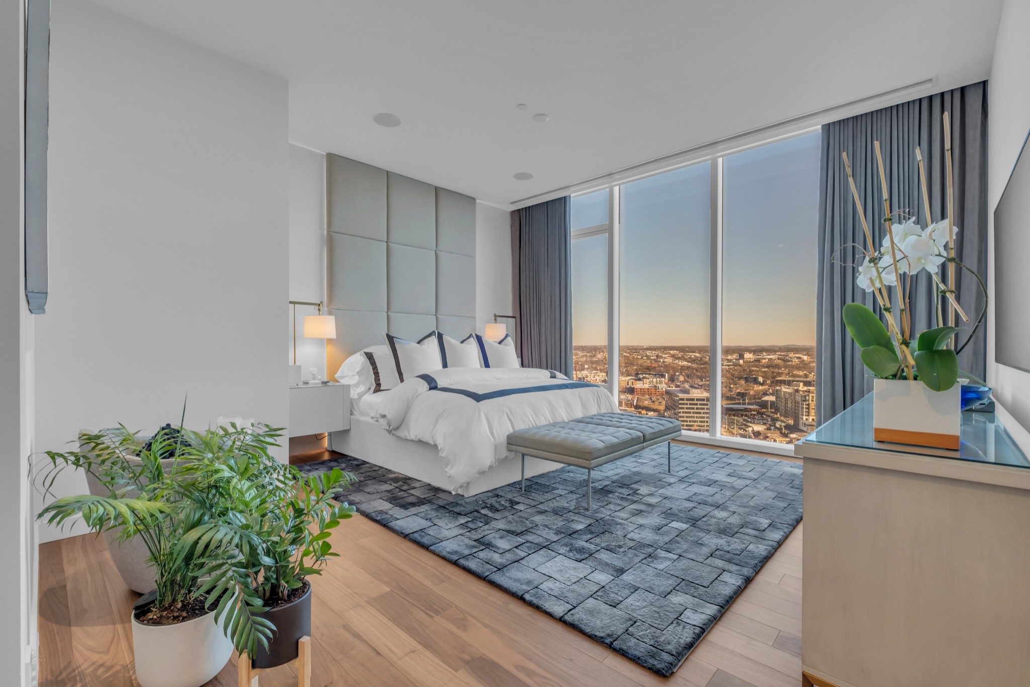 160 2nd Ave, S Unit: 2704