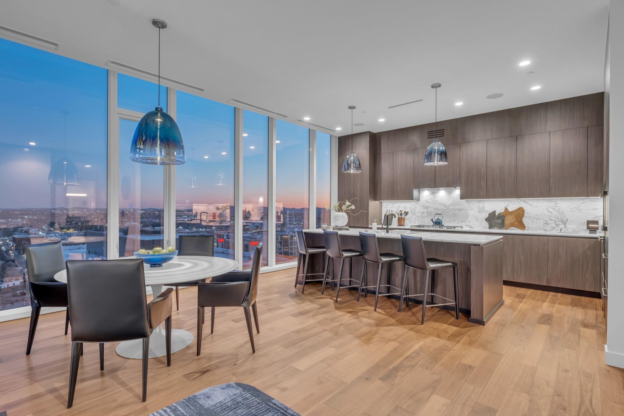 160 2nd Ave, S Unit: 2704