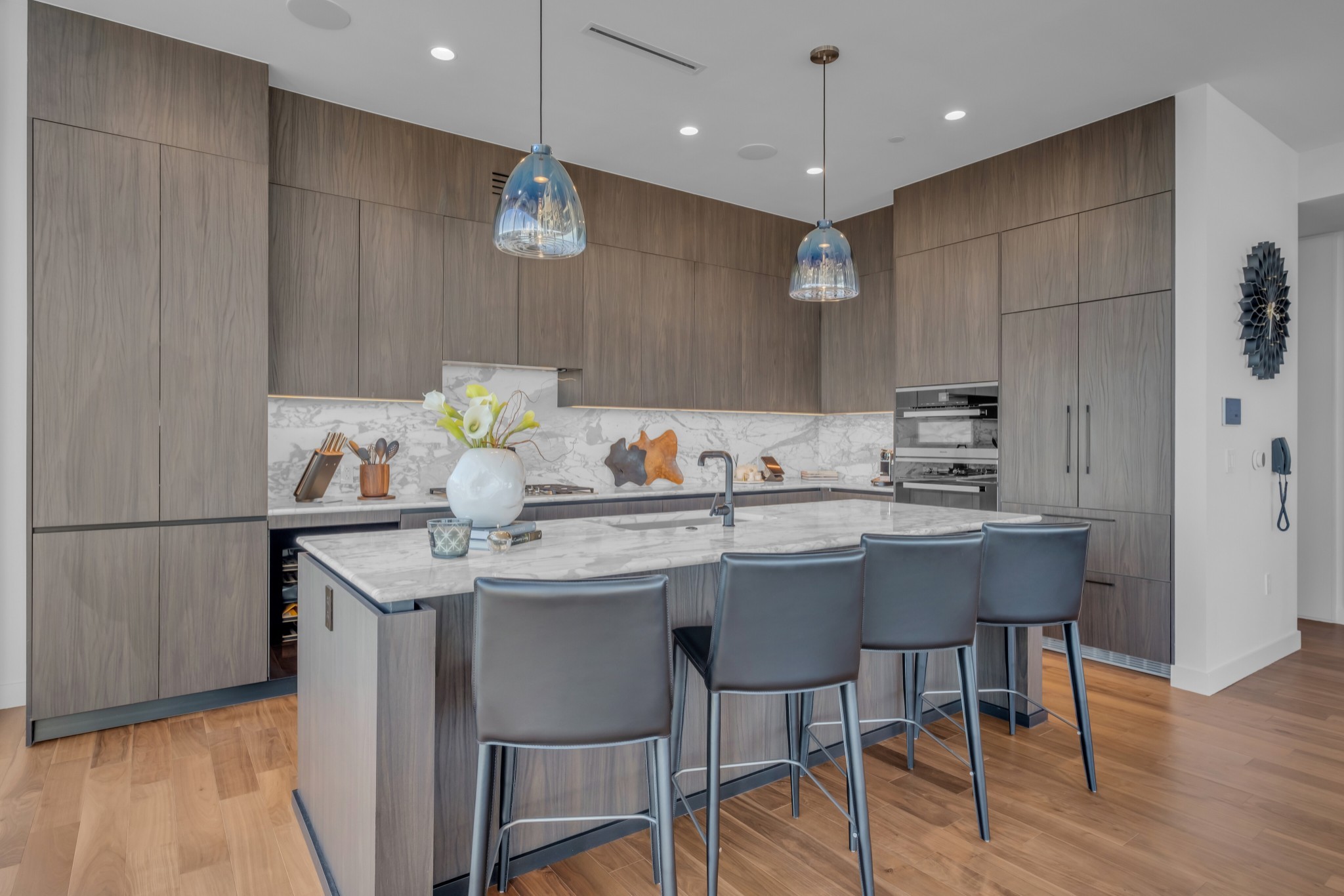 160 2nd Ave, S Unit: 2704