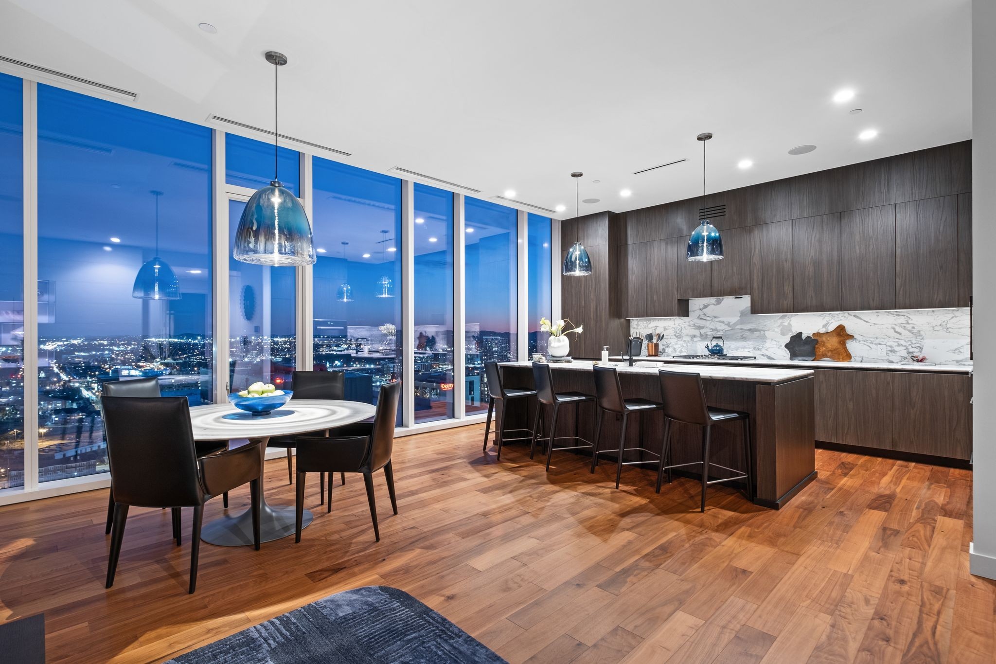 160 2nd Ave, S Unit: 2704