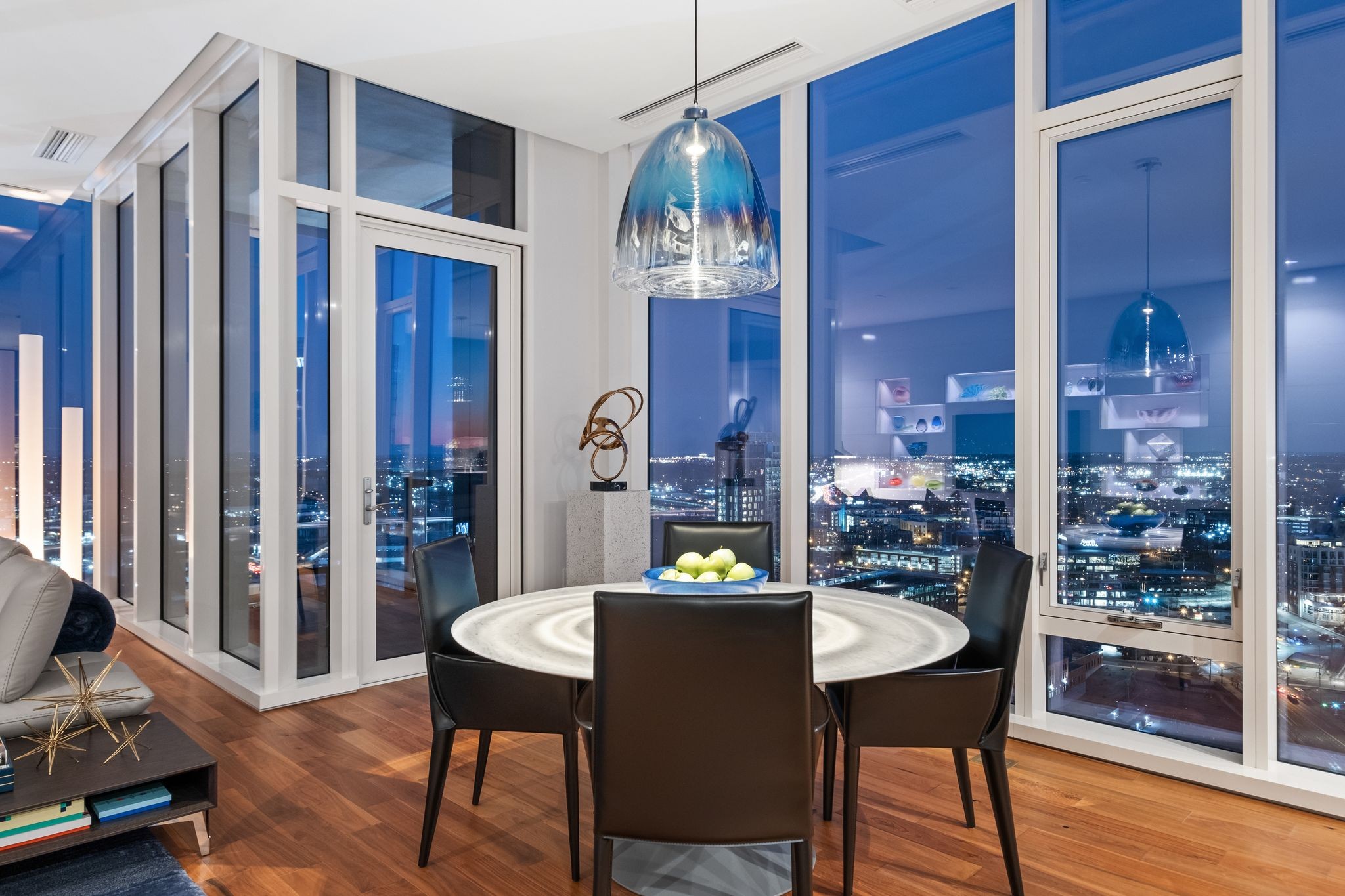 160 2nd Ave, S Unit: 2704