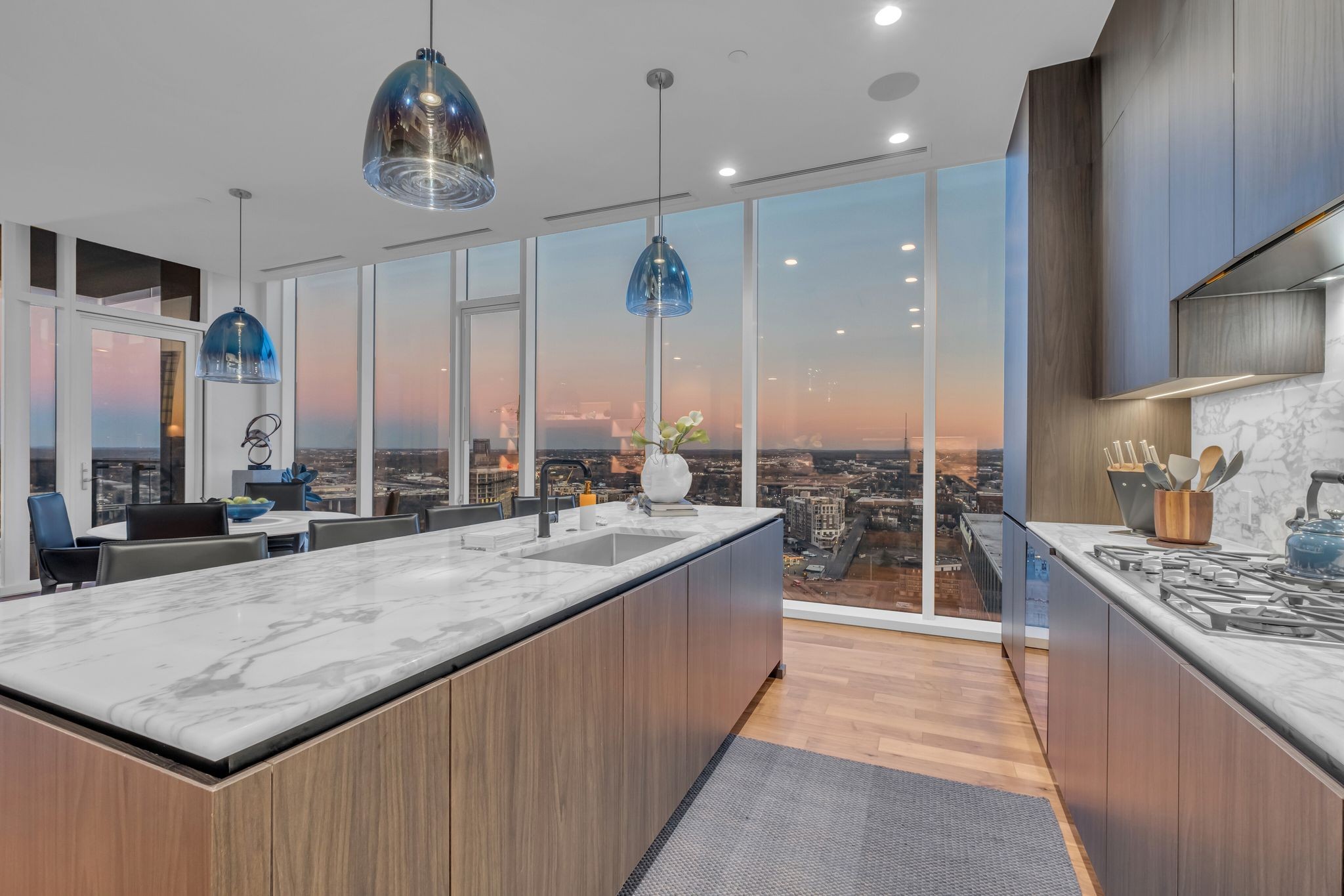 160 2nd Ave, S Unit: 2704
