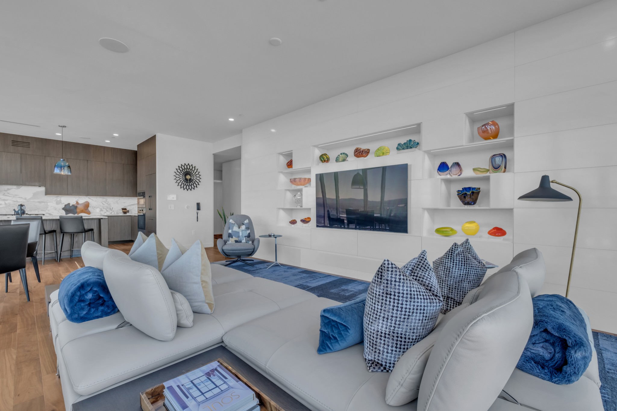 160 2nd Ave, S Unit: 2704