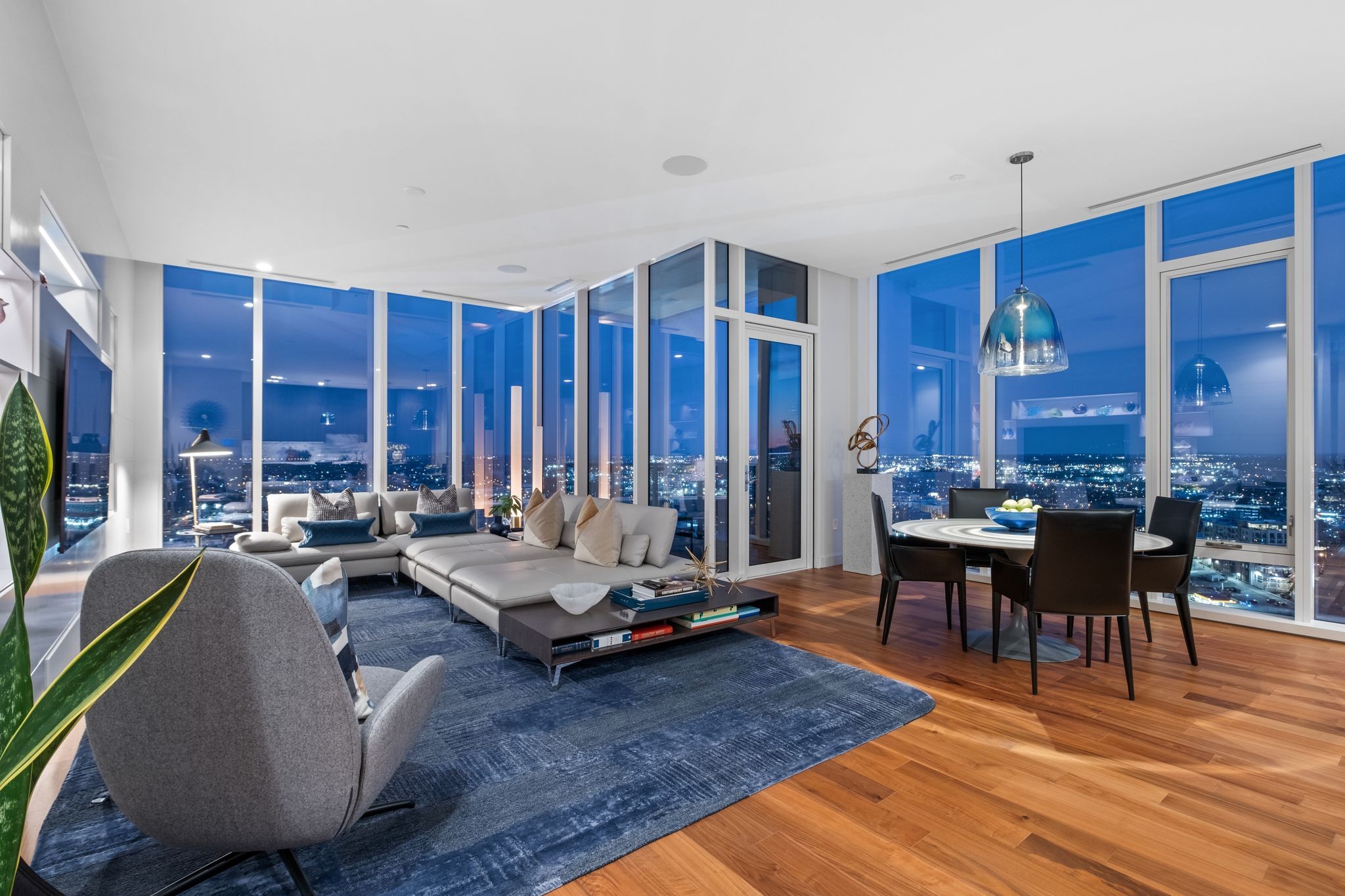 160 2nd Ave, S Unit: 2704