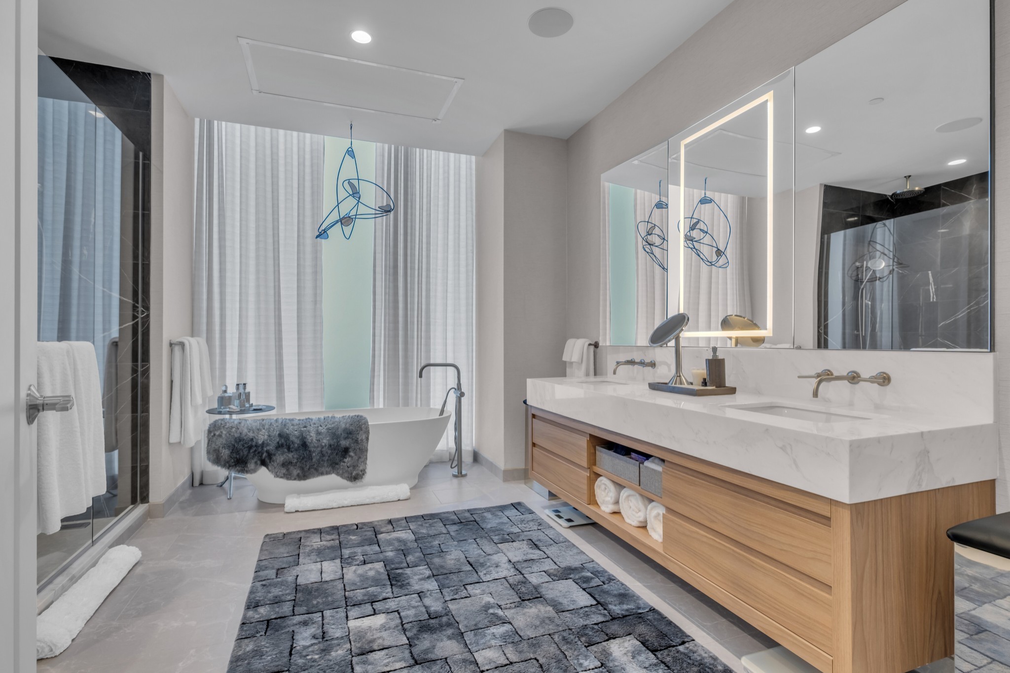 160 2nd Ave, S Unit: 2704