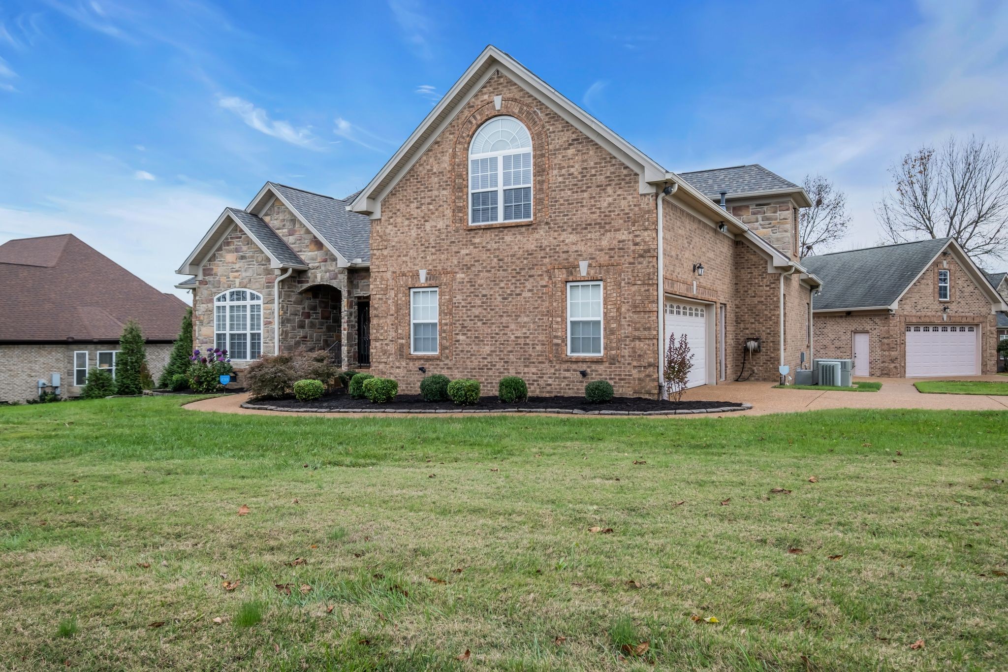 821 Harrisburg Ln