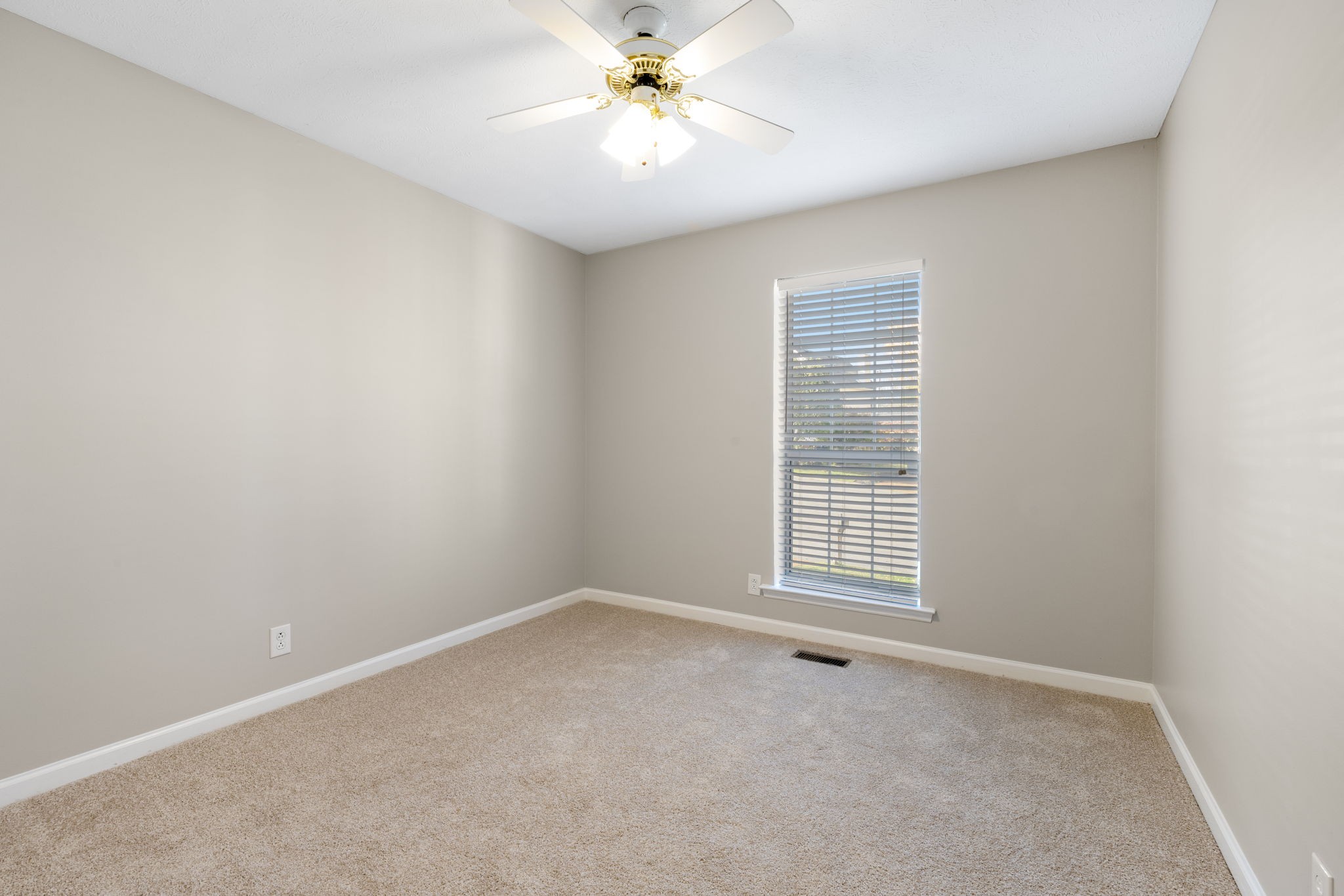 104 Woodfield Ct