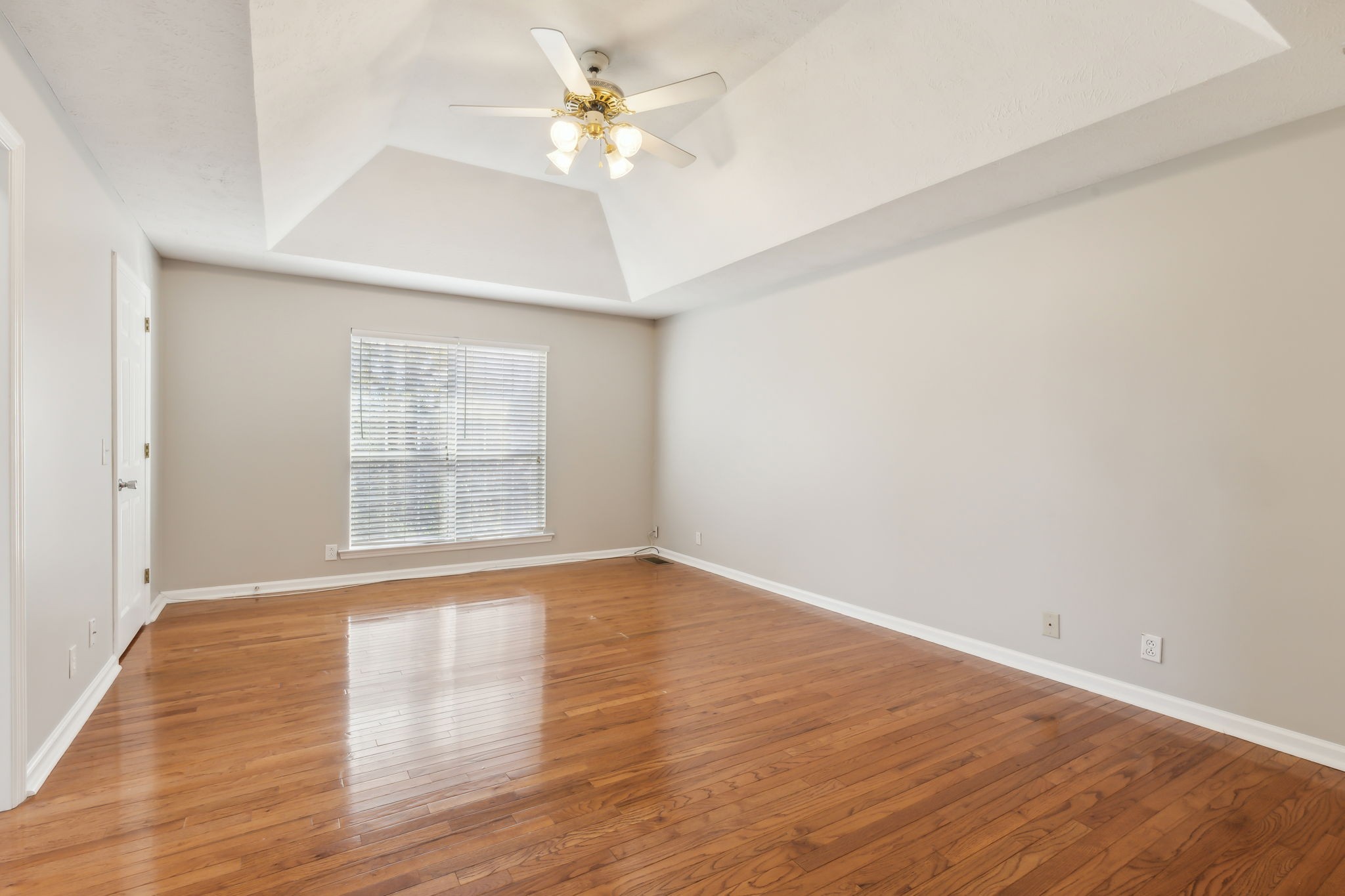 104 Woodfield Ct