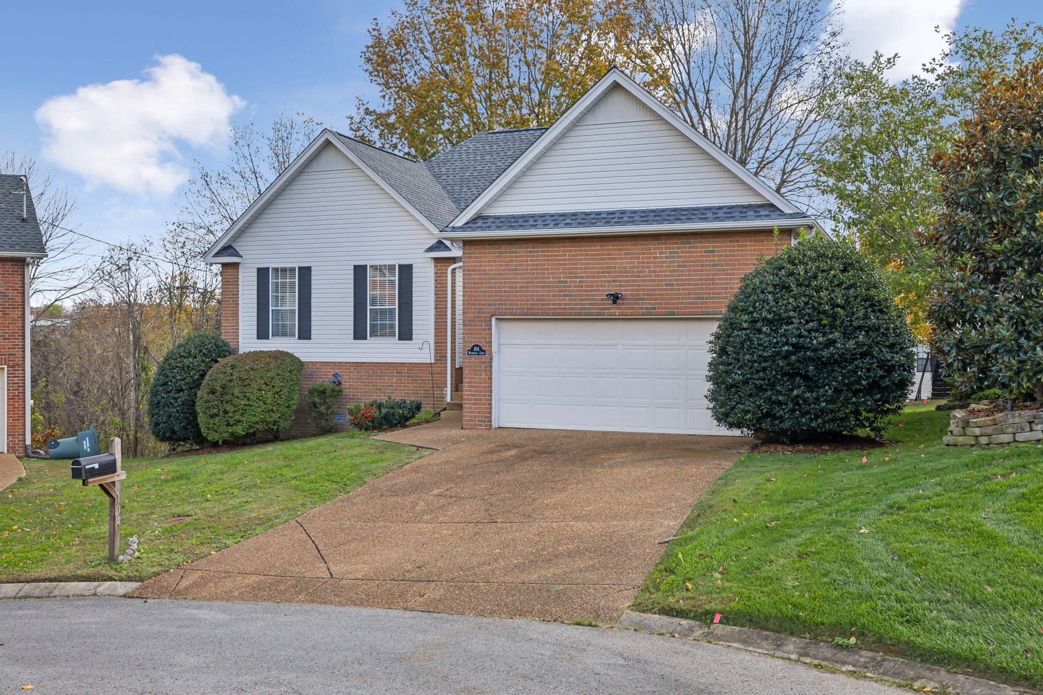 104 Woodfield Ct