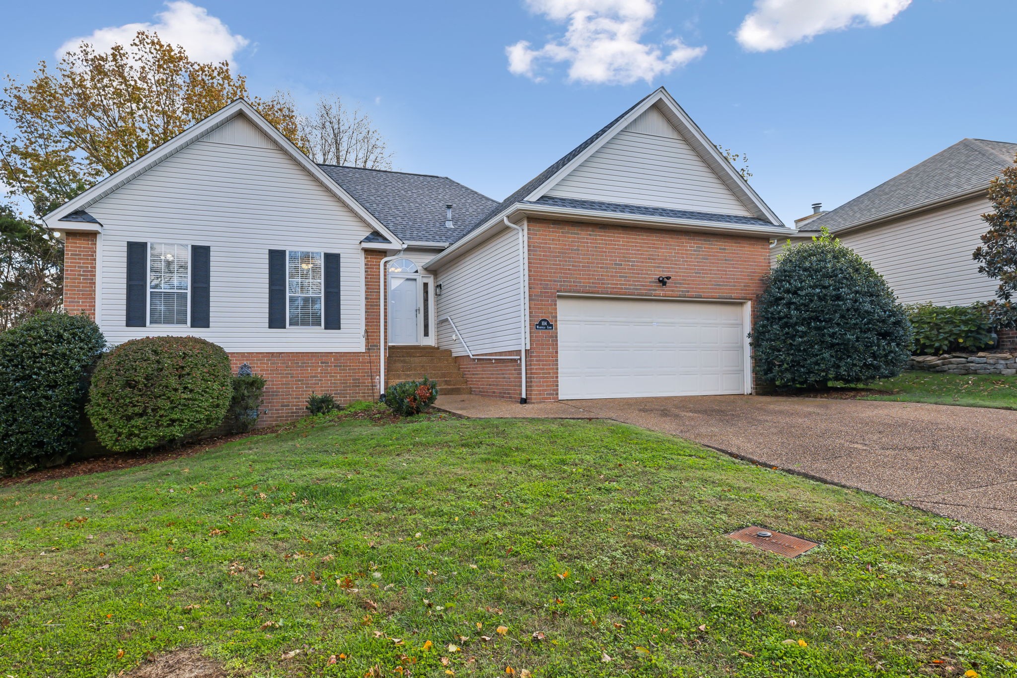 104 Woodfield Ct
