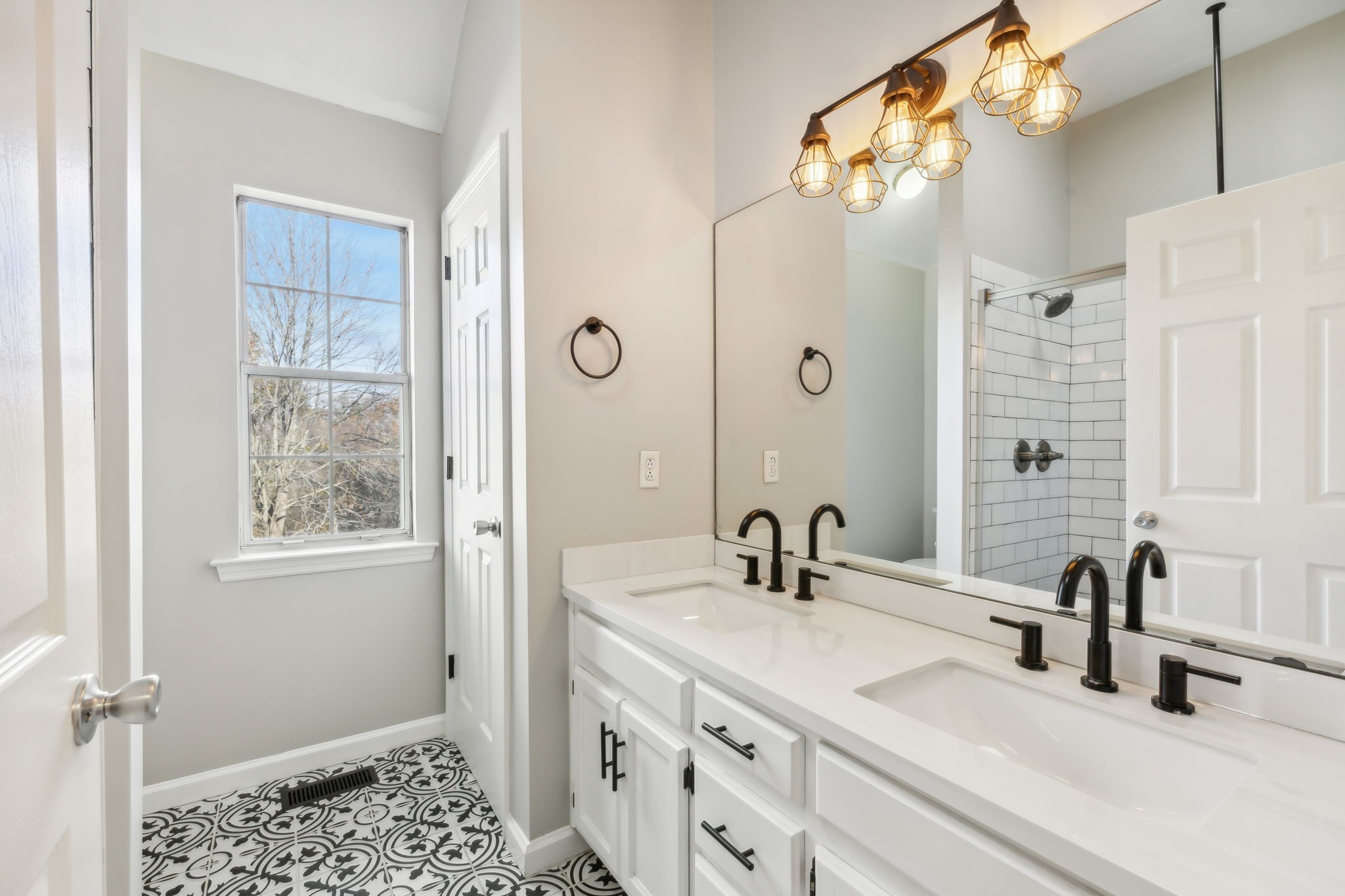 104 Woodfield Ct